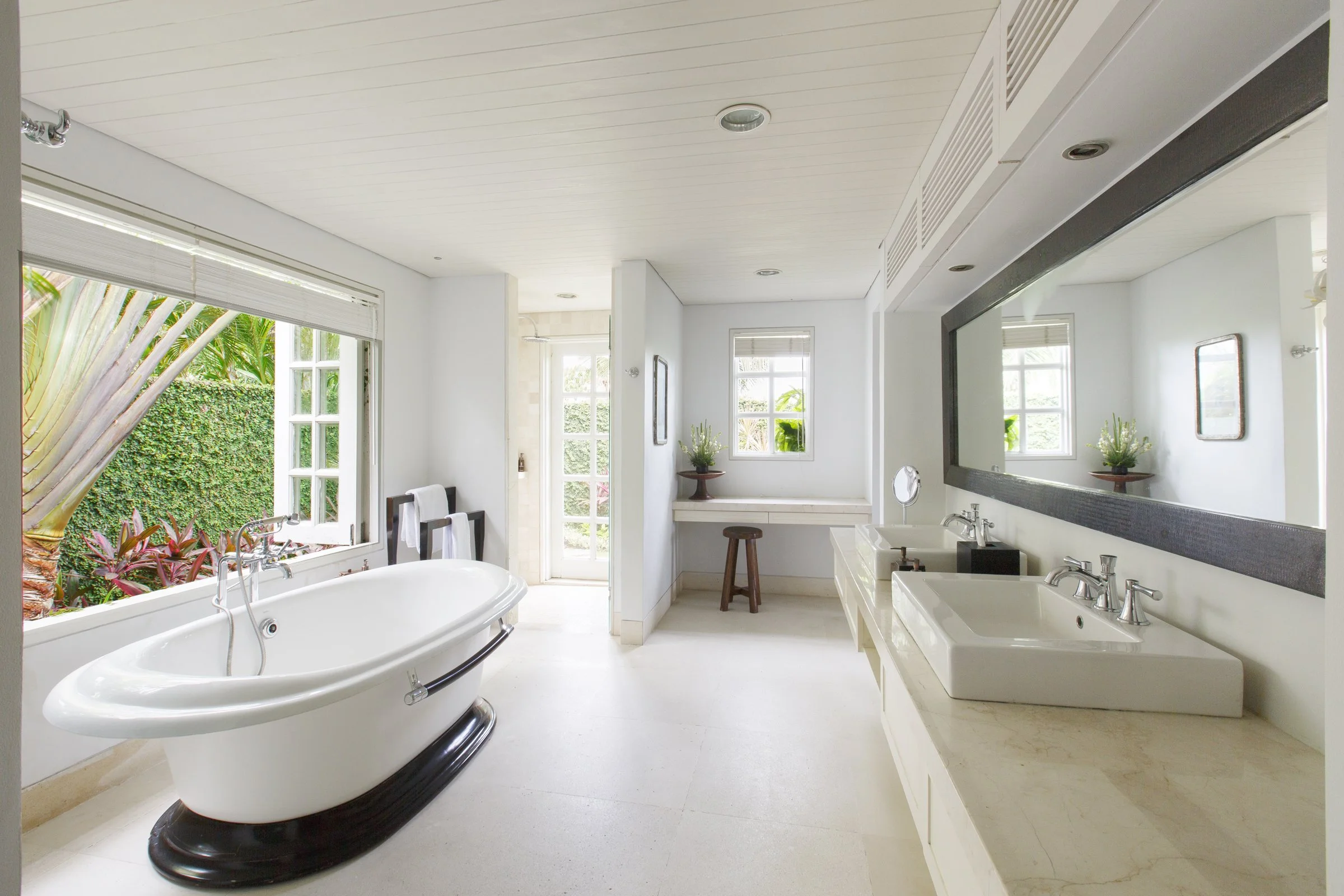 Villa Tamarama First Floor Master Bedroom 510_MA106[rgb].jpg