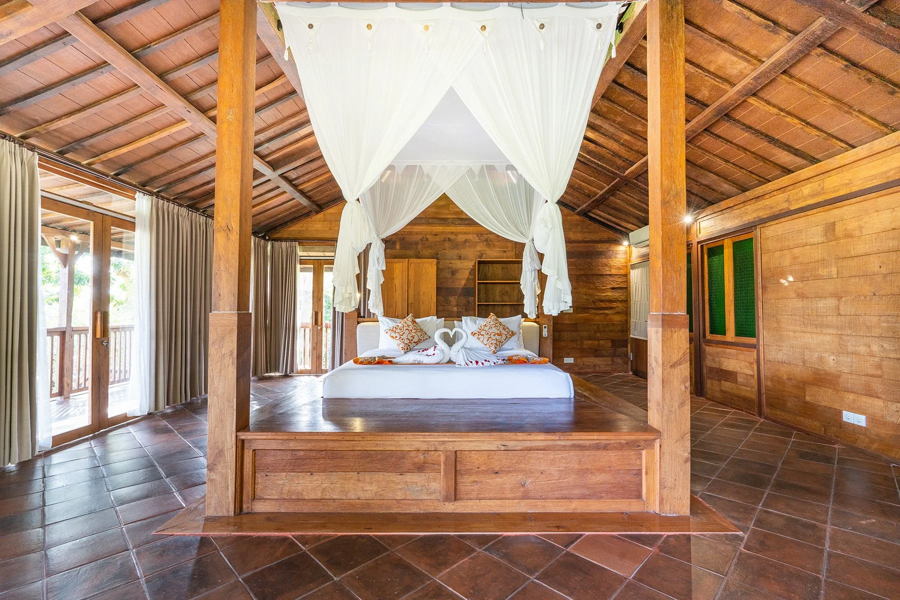 MASTER BED ROOM.jpg
