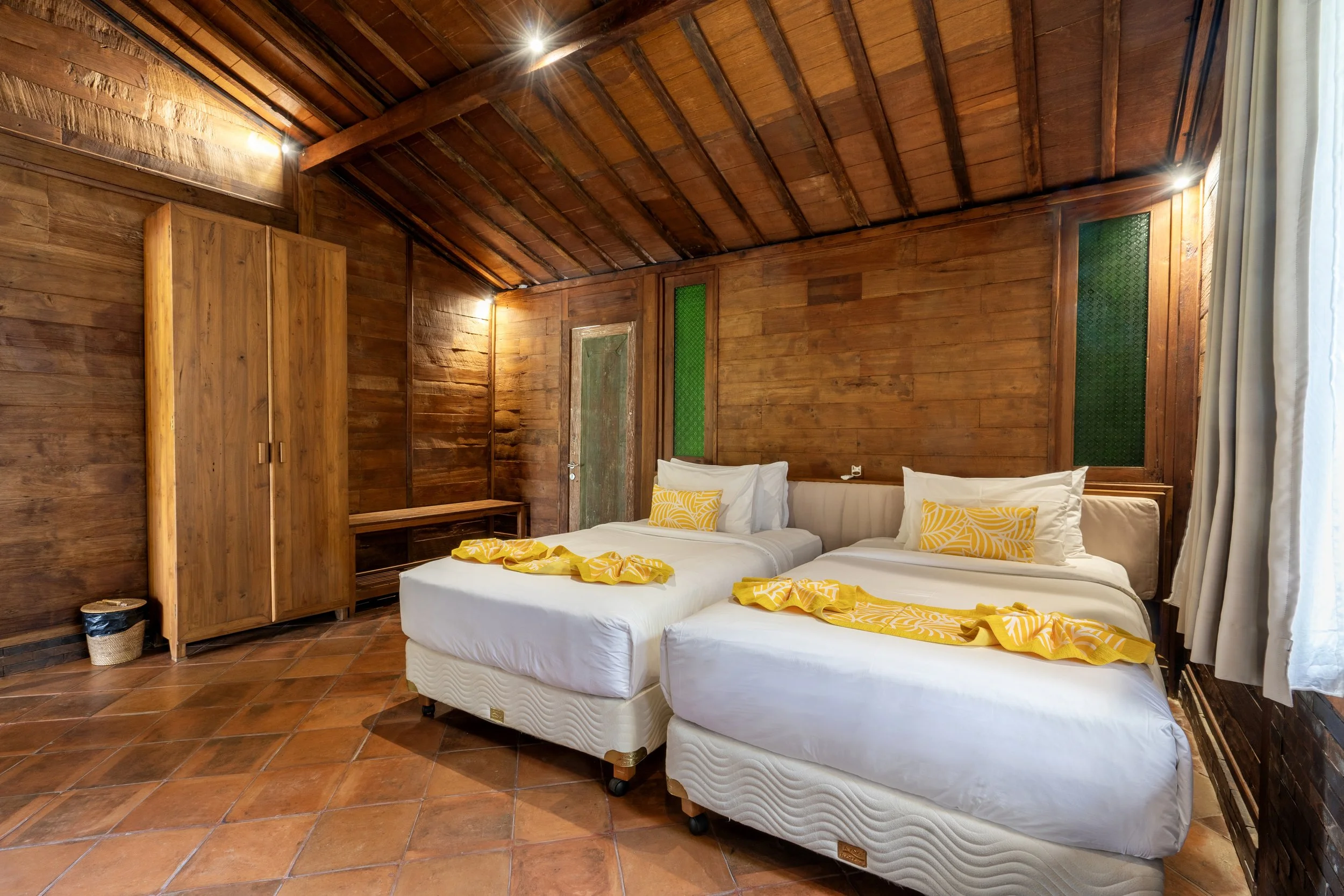 TWIN ROOM.jpg