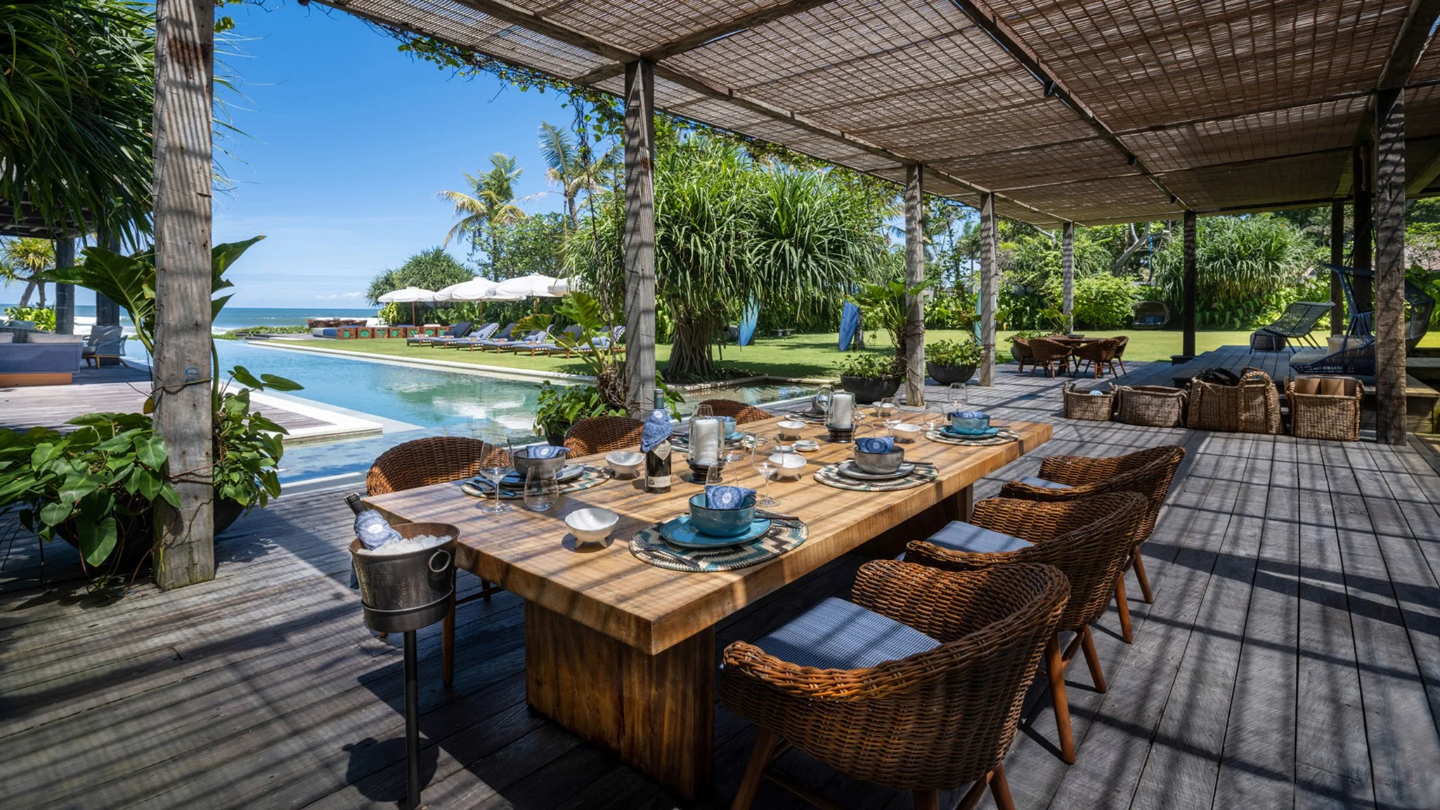 004 Noku Beach House - Alfresco dining.jpg