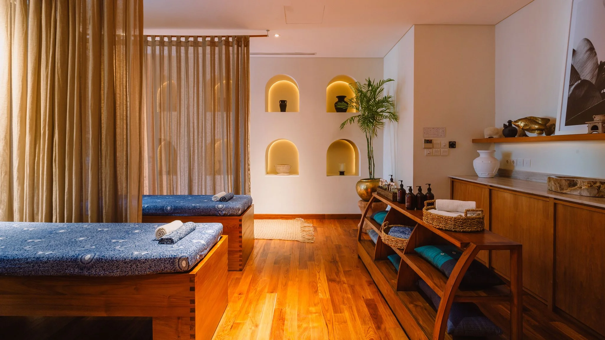 013 Noku Beach House - luxurious private spa.jpg