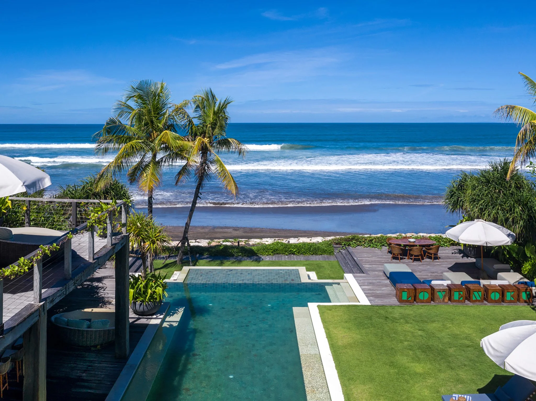 017 Noku Beach House - Absolute beachfront.jpg