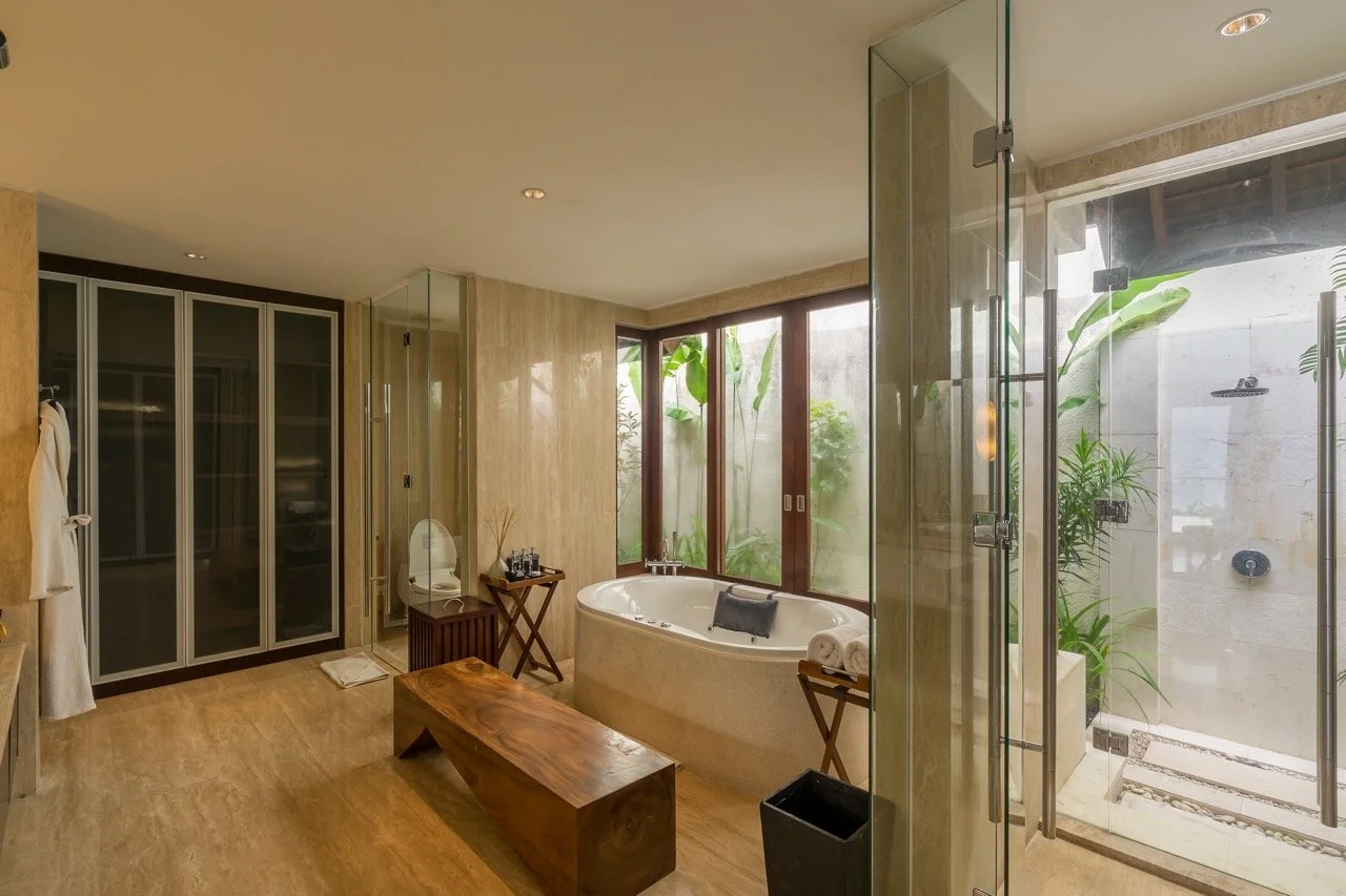 The View Bathroom 1 Large.jpeg