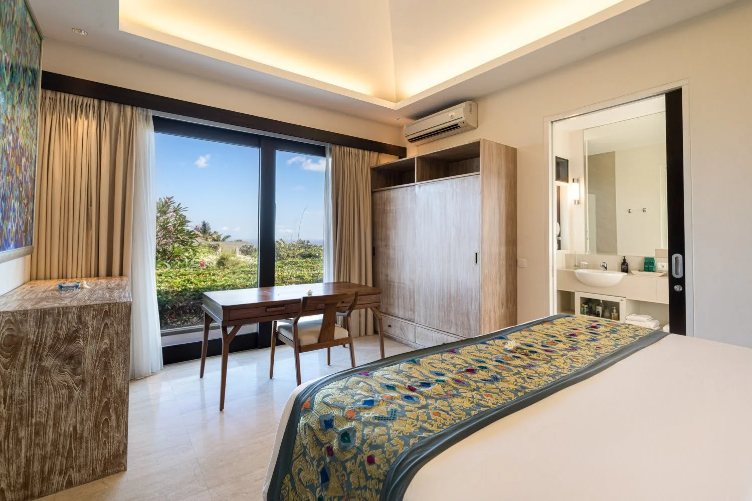 Pandawa Cliff Estate - The Pala Extension - Guest ensuite bedroom.jpg