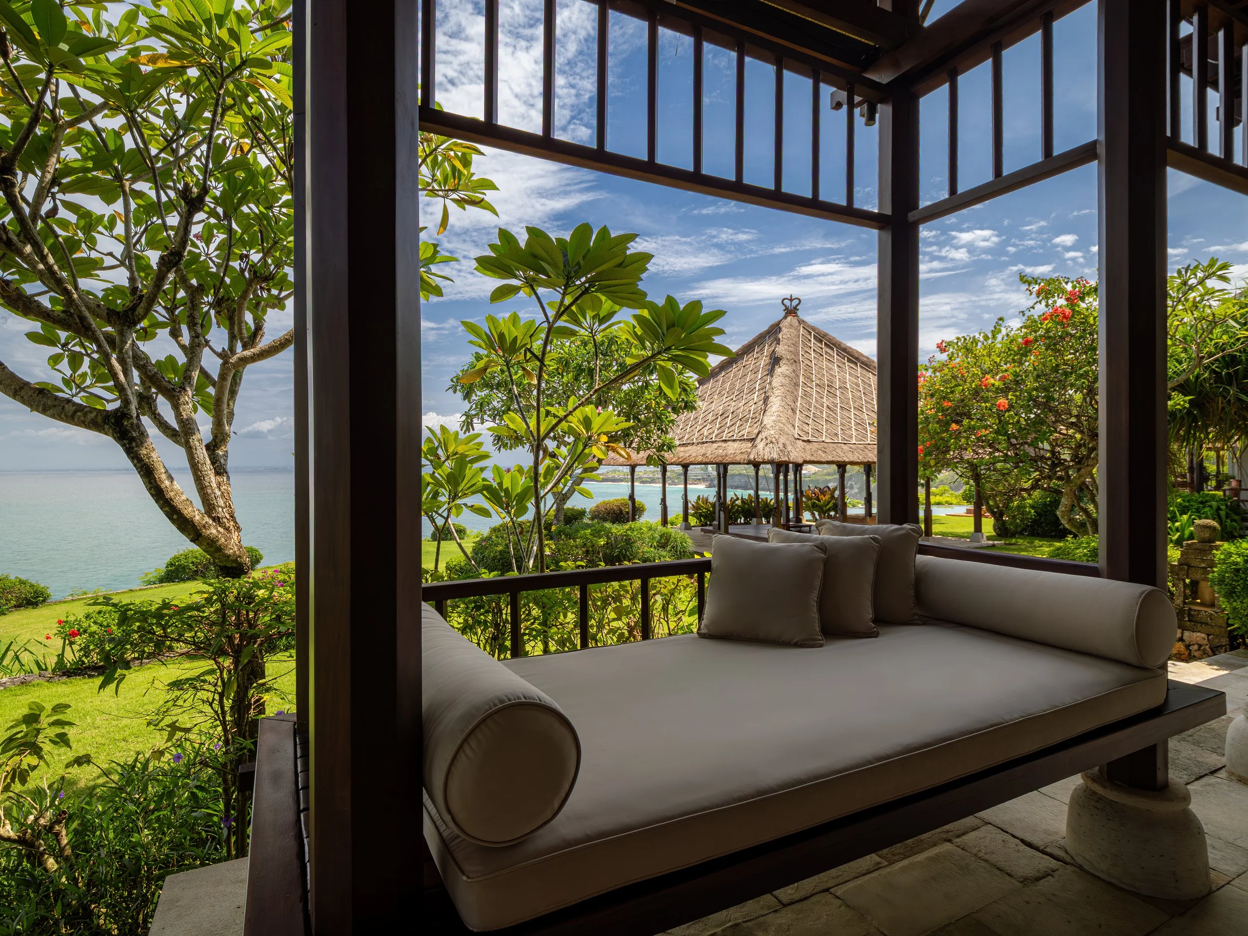Deluxe Cliff Ocean View 7.jpg