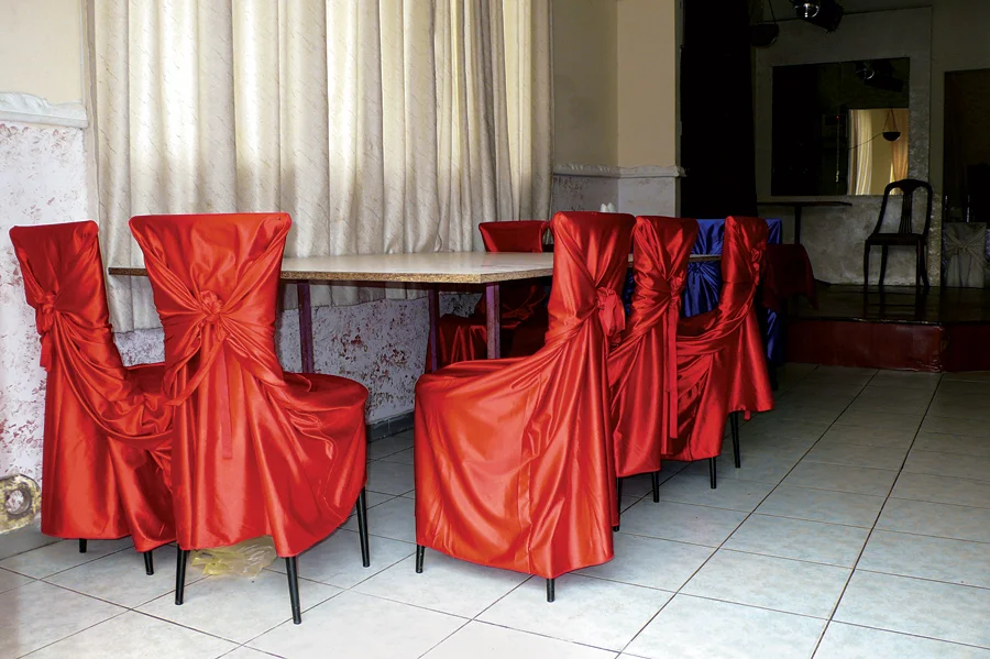 Untitled (Restaurant Interior), Akko 2008 (43/65 cm)
