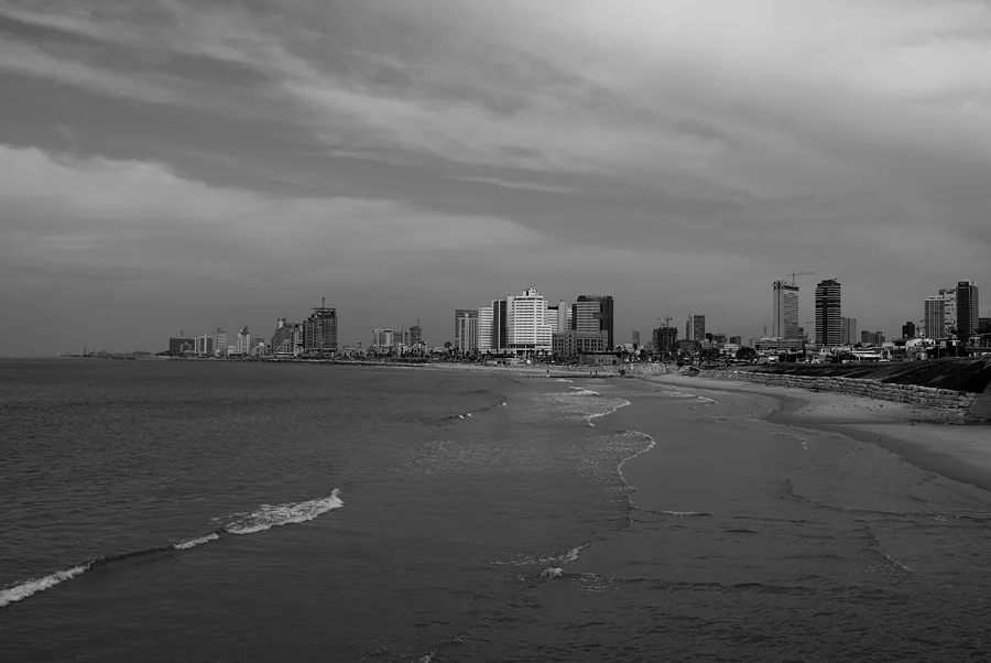 Untitled (Jaffa Looks at Tel Aviv) 2012 (90/120 cm)