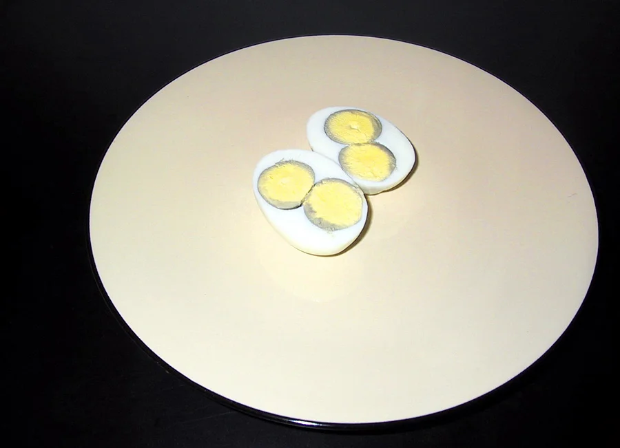 Untitled (eggs, twines), Tel Aviv, 2002 , color photograph, inkjet print