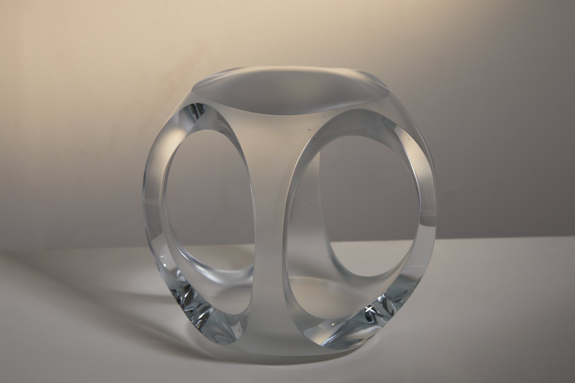 Liquid Sphere in daylight, Lola Lazaro Hinks, Kiln formed glass 7 .jpg