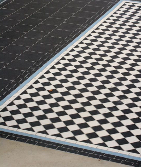 003  Black &amp; White Chequer with Blue Line Pathway