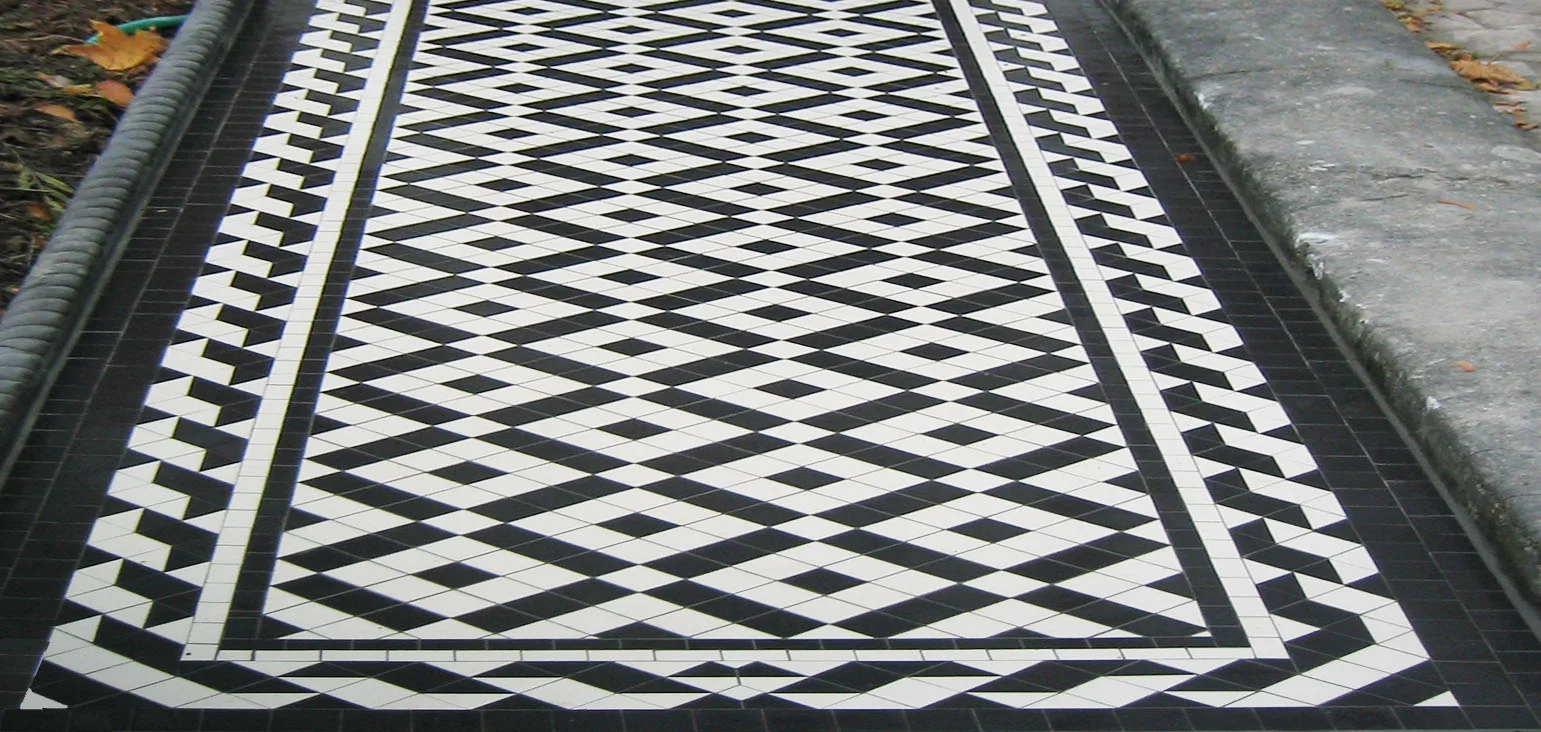 Banded boxes wave border.jpg