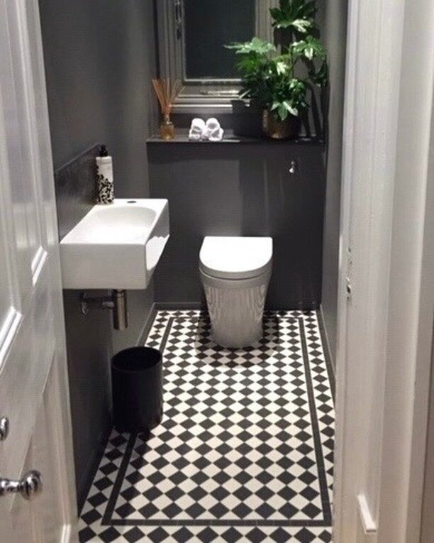 Perfect for small spaces this 5cm chequer with black diamond border. #victoriantiles #victoriantiling #victorianhouse #cloakroom #periodfeatures #interiorideas #homereno #interiorstyle #mosaictiles #londonhomes #geometrictiles