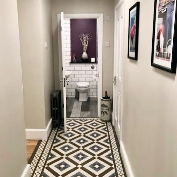 Our Marazion pattern in black/white &amp; blue for this small hallway with Alma border #victorianstyle #victoriantiles #victorianhouse #victorianfloortiles #victorianmosaictiling #victorianhallway #geometrictiles #hallwaydecor #hallwayinspo #hallwayi