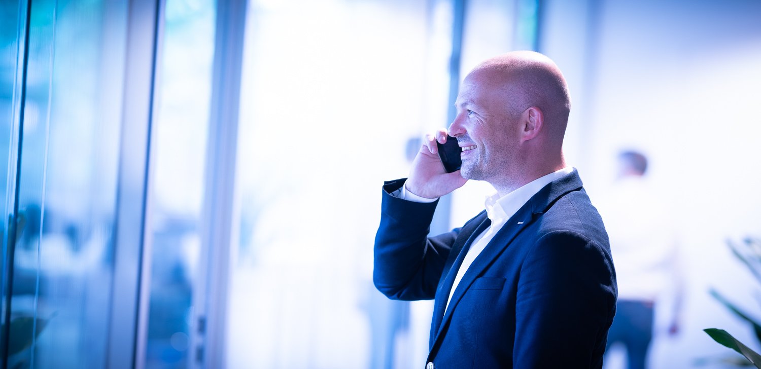Motiv-man-aan-telefoon1065klein.jpg