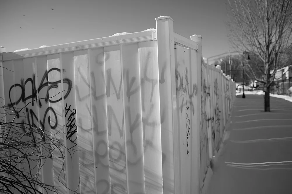 graffiti_fence_bw.jpg
