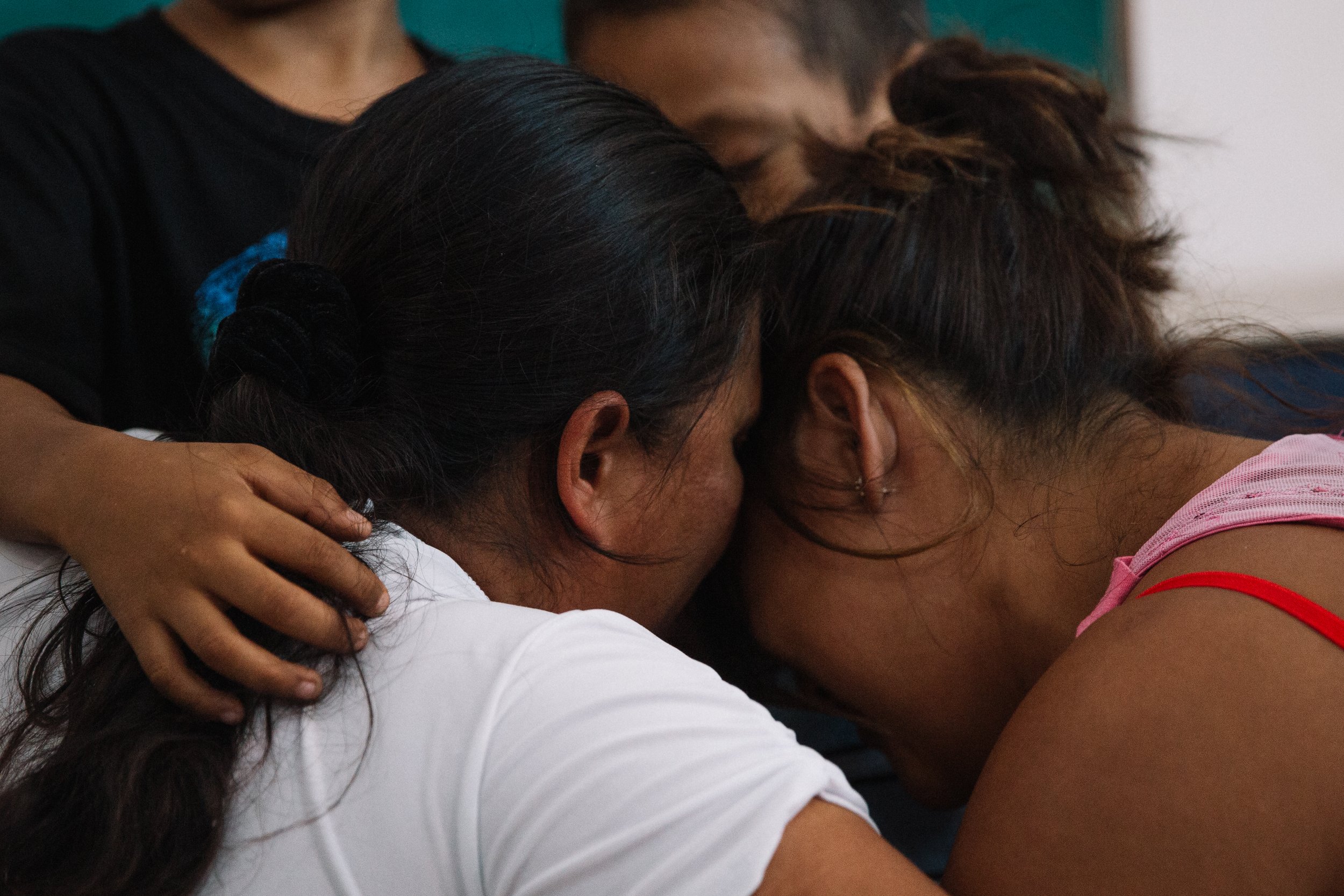  A Mother's Love Reunited: Reyna Edubinia Amaya embraces her daughter Juana and two grandchildren inside a church in Huixtla, Chiapas, Mexico, after eight long years of separation. The emotional reunion is a testament to the power of love and the unb
