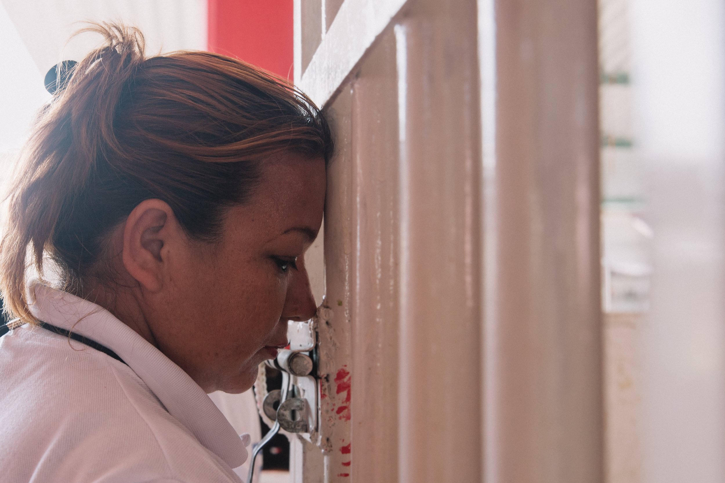  Oneyda Isabel Rodríguez's search for her missing mother Reyna has taken her to a jail in Tapachula, Chiapas, Mexico. As she speaks with female inmates, she can't help but wonder if her mother may have met the same fate as some of these women. Despit