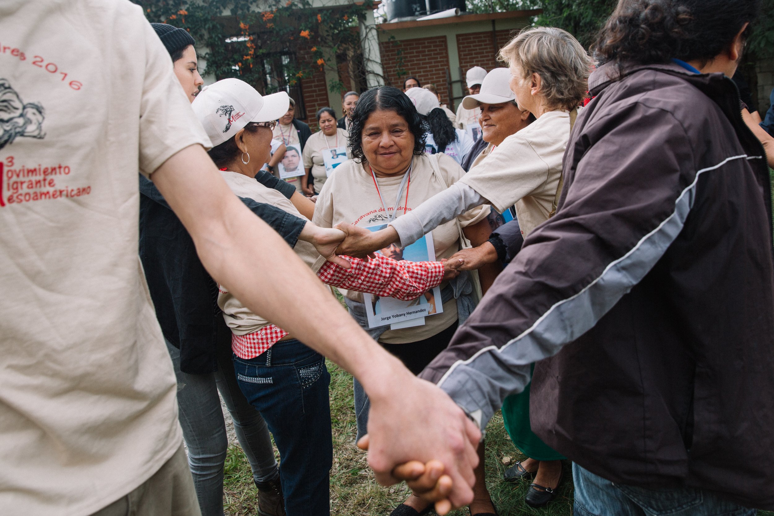  In a beautiful display of unity and positivity, the members of the caravan in Comitan, Chiapas, Mexico, linked arms and performed a final farewell exercise. The exercise aimed to release tension and negativity while inviting positive energy and laug