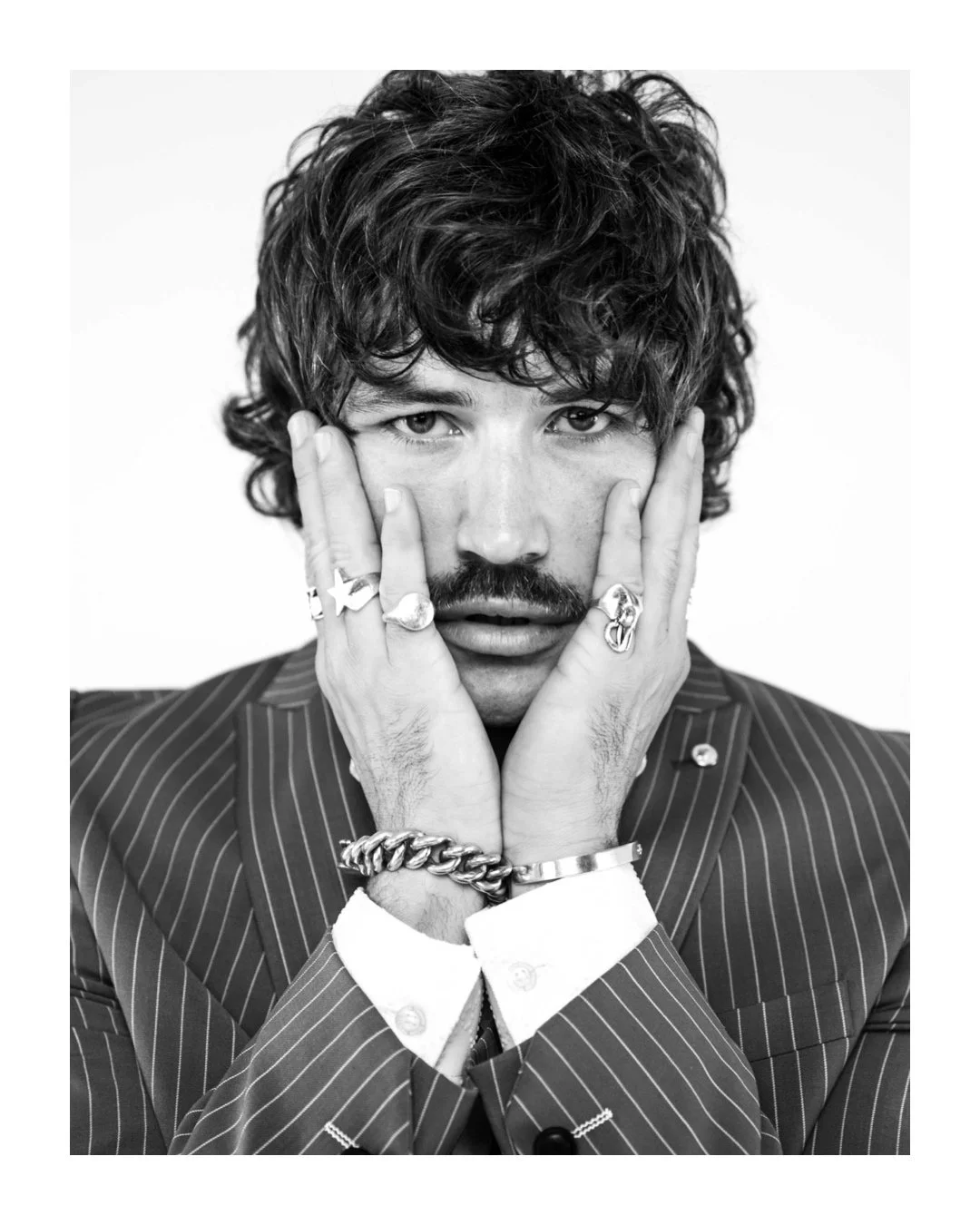 𝙸𝚗 𝚌𝚘𝚗𝚝𝚛𝚊𝚜𝚝 𝚝𝚘 𝚖𝚢 𝚙𝚛𝚎𝚟𝚒𝚘𝚞𝚜 𝚙𝚘𝚜𝚝 (𝚋𝚞𝚝 𝚜𝚝𝚒𝚕𝚕 𝚔𝚎𝚎𝚙𝚒𝚗𝚐 𝚝𝚘 𝚝𝚑𝚎 𝚙𝚒𝚗𝚜𝚝𝚛𝚒𝚙𝚎 𝚝𝚑𝚎𝚖𝚎) - 𝙸 𝚍𝚘 𝚊𝚕𝚜𝚘 𝚕𝚘𝚟𝚎 𝚜𝚑𝚘𝚘𝚝𝚒𝚗𝚐 𝚒𝚗 𝚝𝚑𝚎 𝚜𝚝𝚞𝚍𝚒𝚘, 𝚊𝚗𝚍 𝚏𝚘𝚌𝚞𝚜𝚜𝚒𝚗𝚐 𝚙𝚞𝚛𝚎𝚕𝚢 𝚘𝚗 