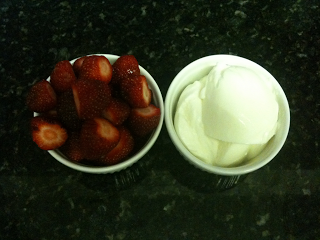 StrawberriesAndYoghurt.png
