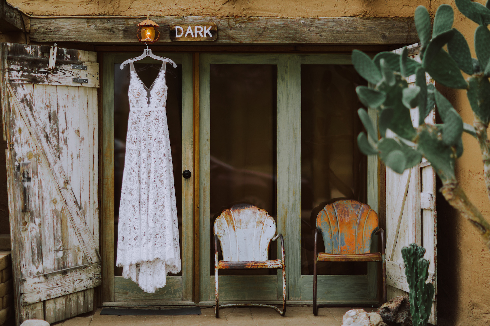 29-Palms-Inn-Joshua-Tree-Jewish-Wedding-H+M-2.jpg