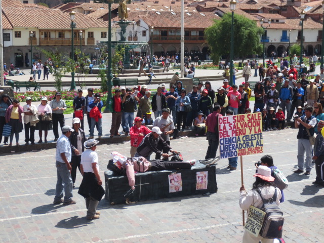 People carried cascades with dolls representing certain people in government