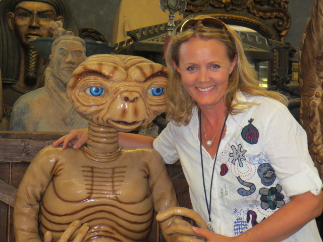 Gudrun could not resist the temptation of hugging ET