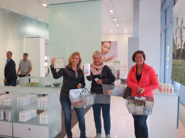 Anneli, Liv and Lena loving to shop in the new Innovation Center