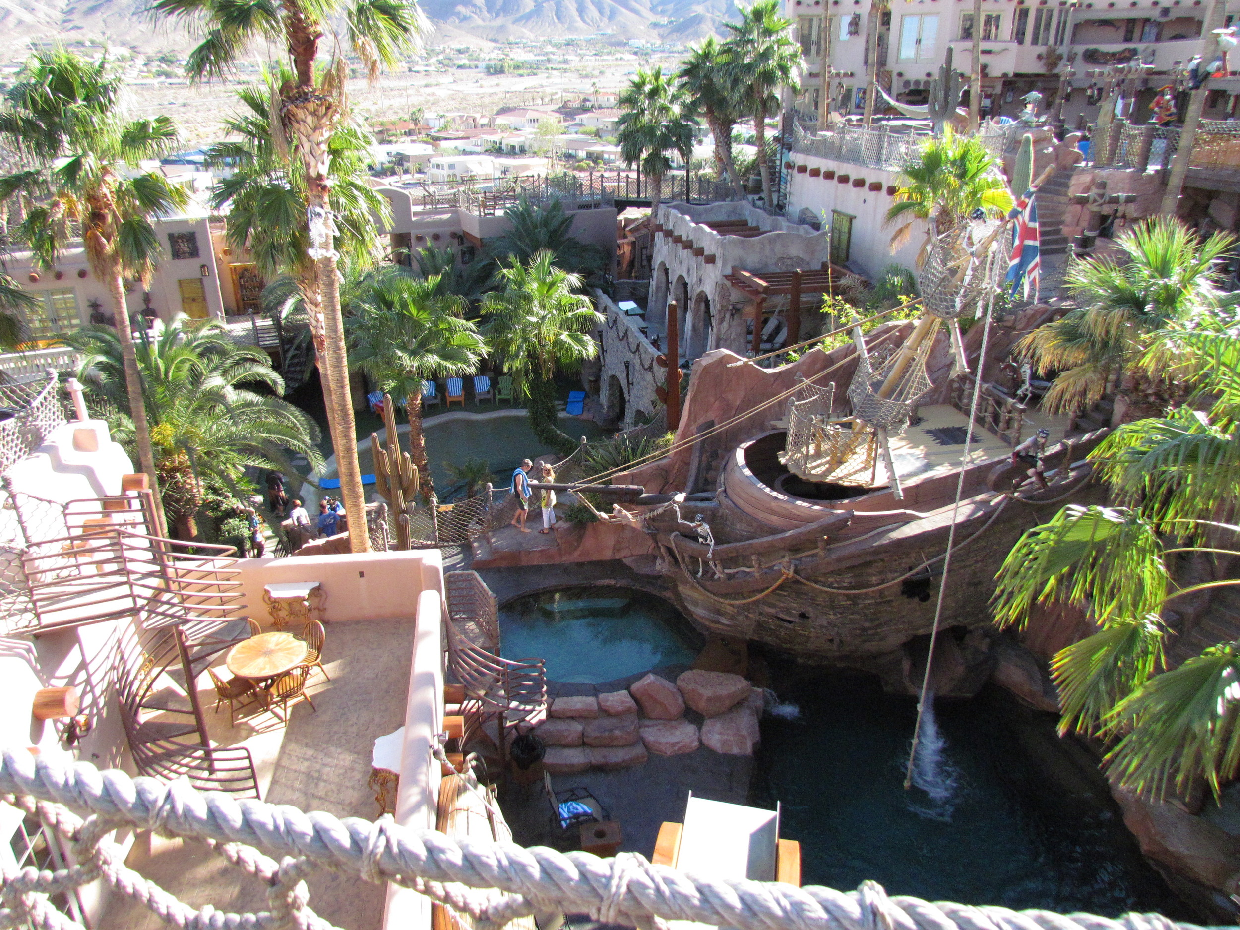 Here is a great overview of the central part of Pirate´s Cove