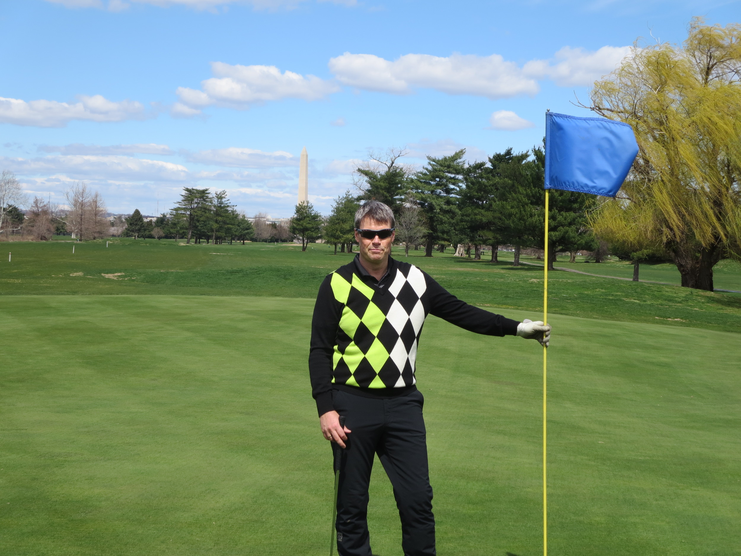 Golf with the Washington Monument in the background