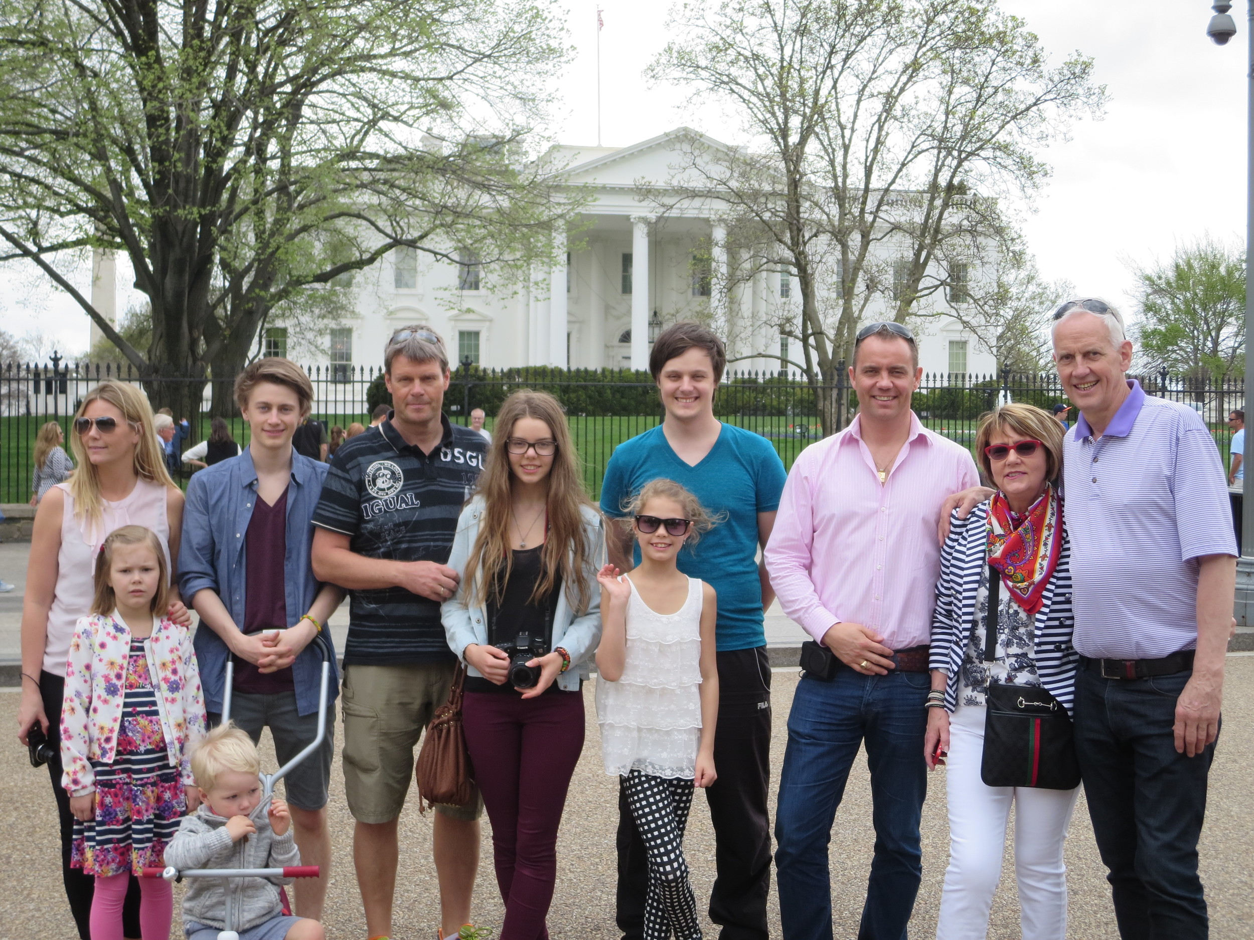 Group photo (without Gudrun) in front of The White House