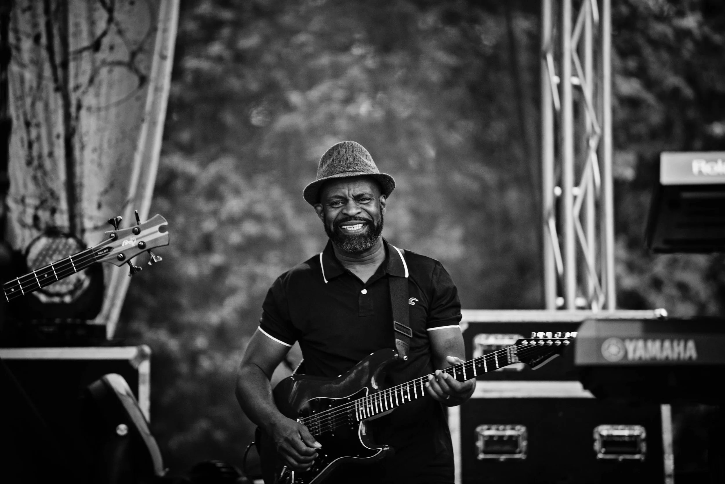 DSC_7271 guitarist BW gallery.jpg