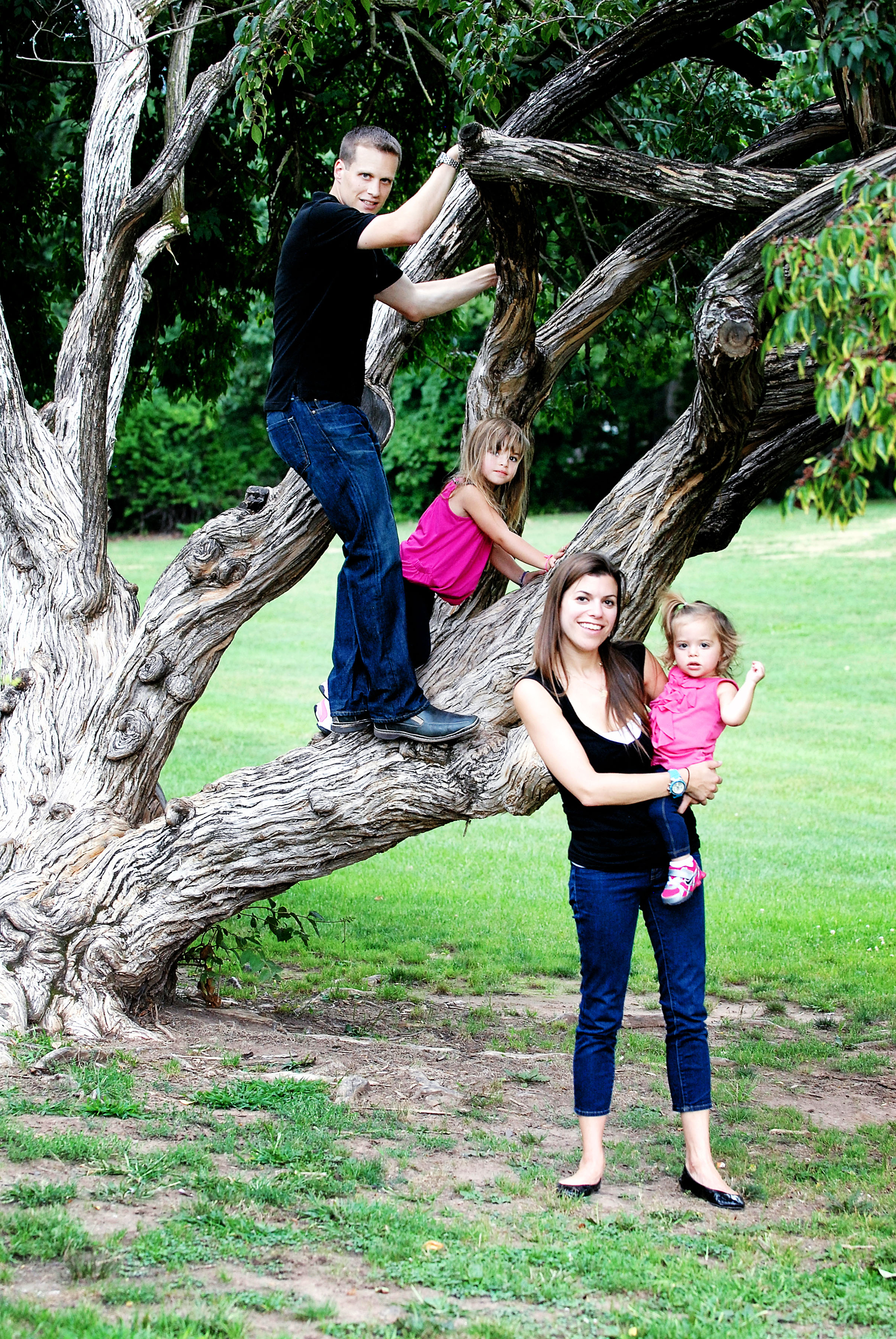 _DSC0515 family in tree color sensation retouched.jpg