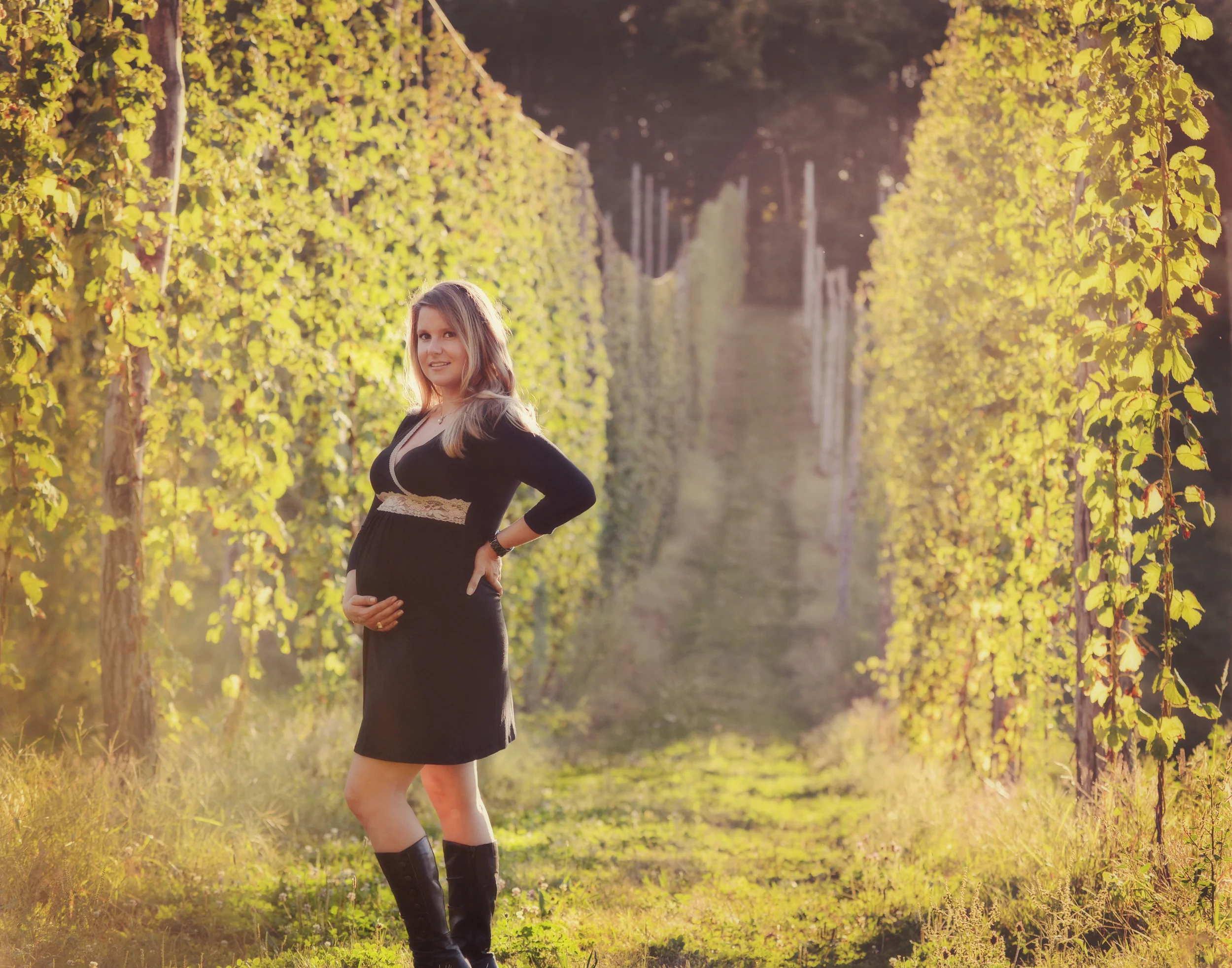 DSC_7535 shawna in vine field.jpg