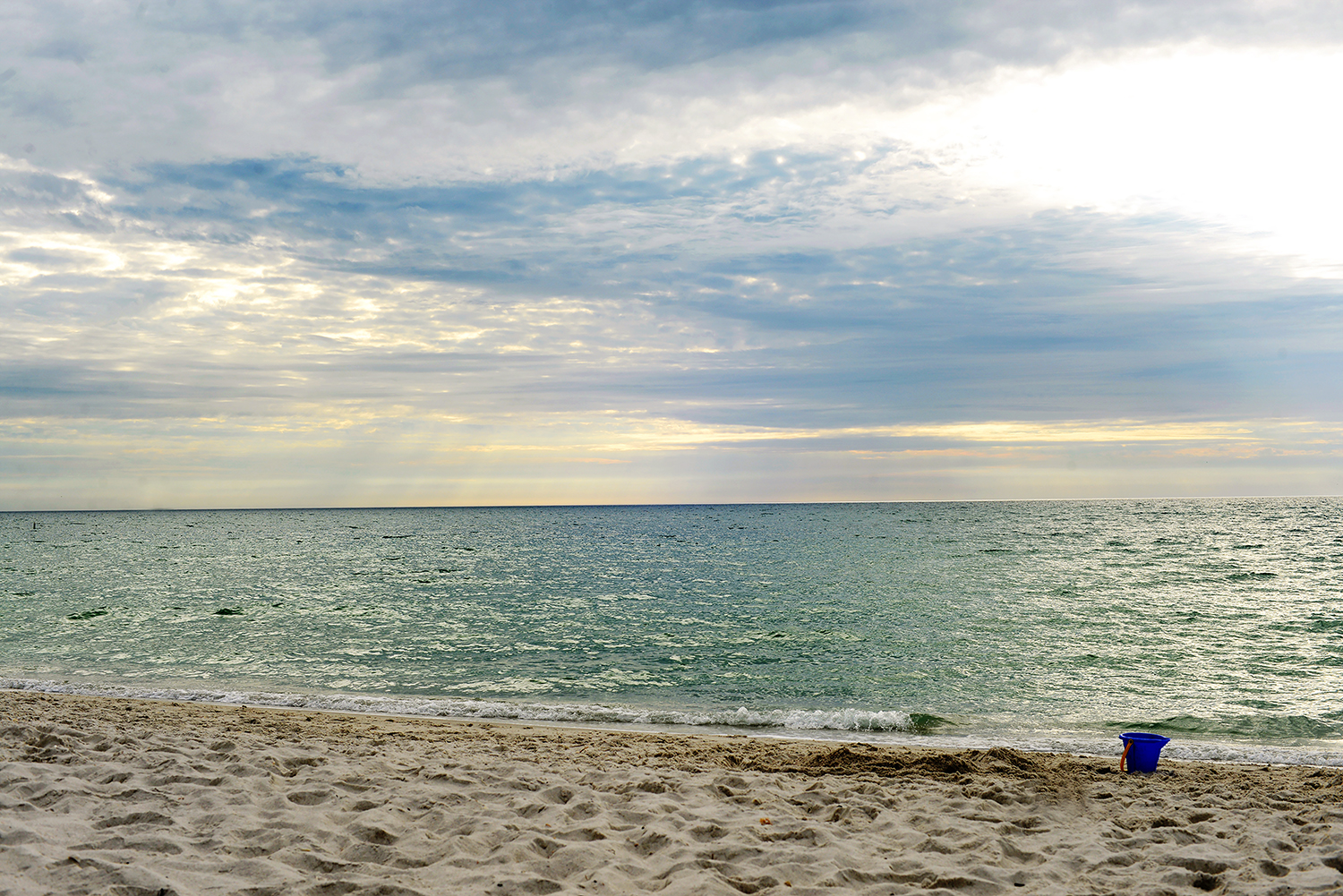 DSC_7412 tranquil beach blue bucket web.jpg