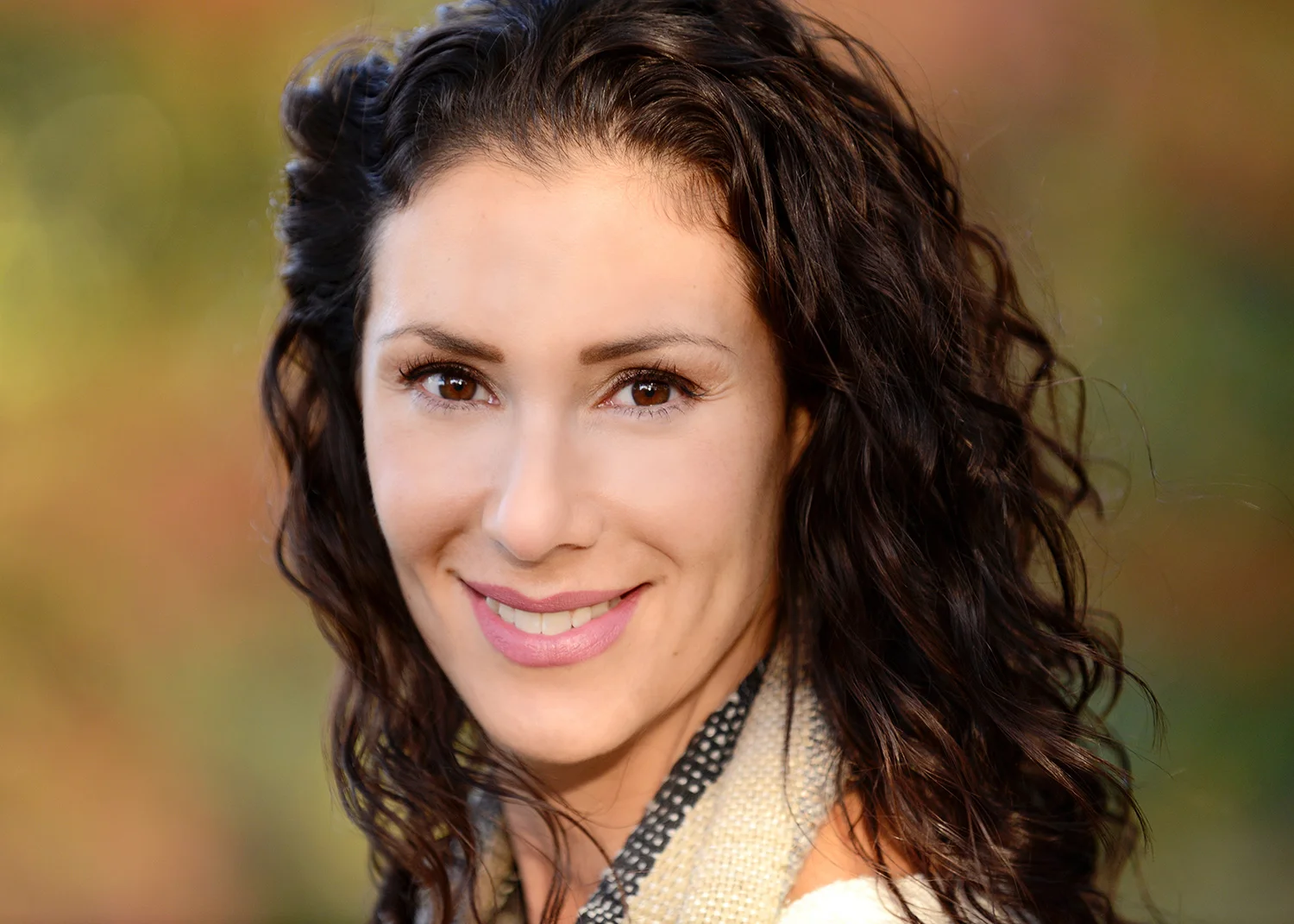 DSC_7934 robyn gorgeous headshot 5x7 website.jpg