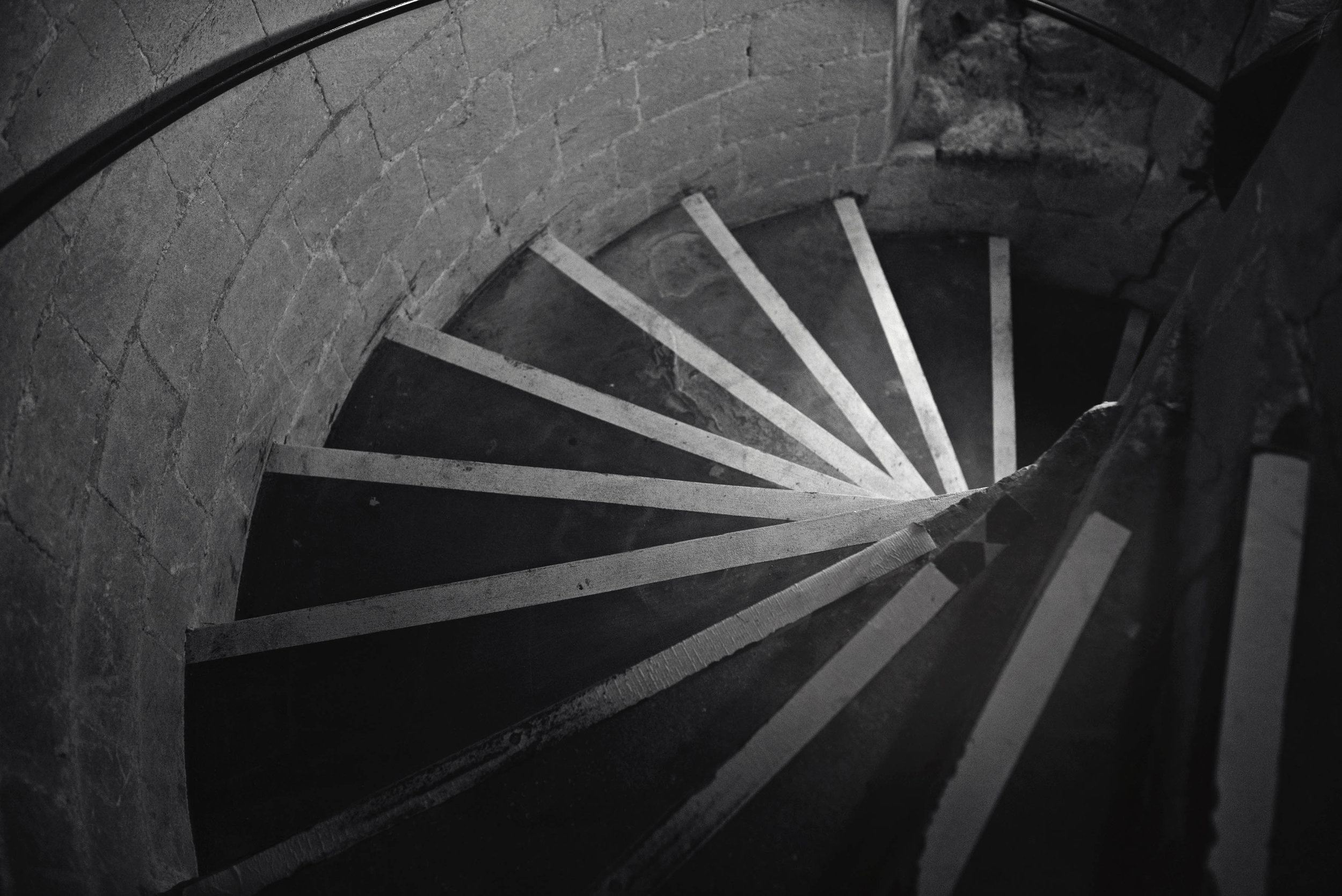 _DSC3215 spiral steps bw web.jpg