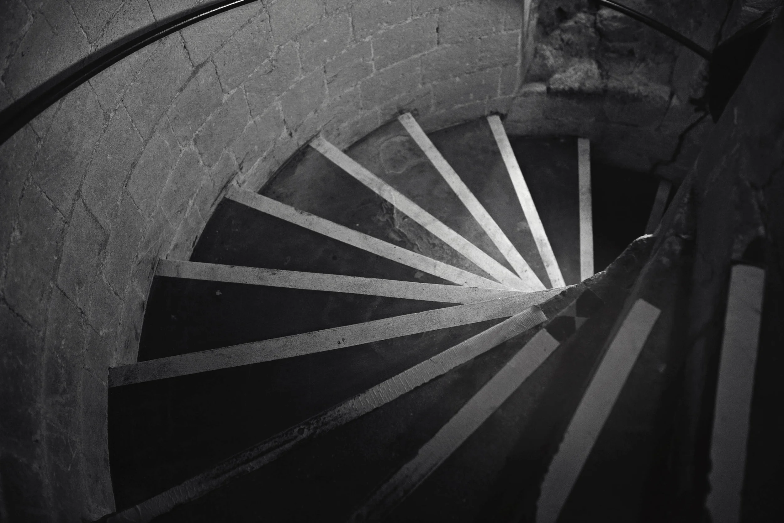 _DSC3215 spiral steps bw web.jpg