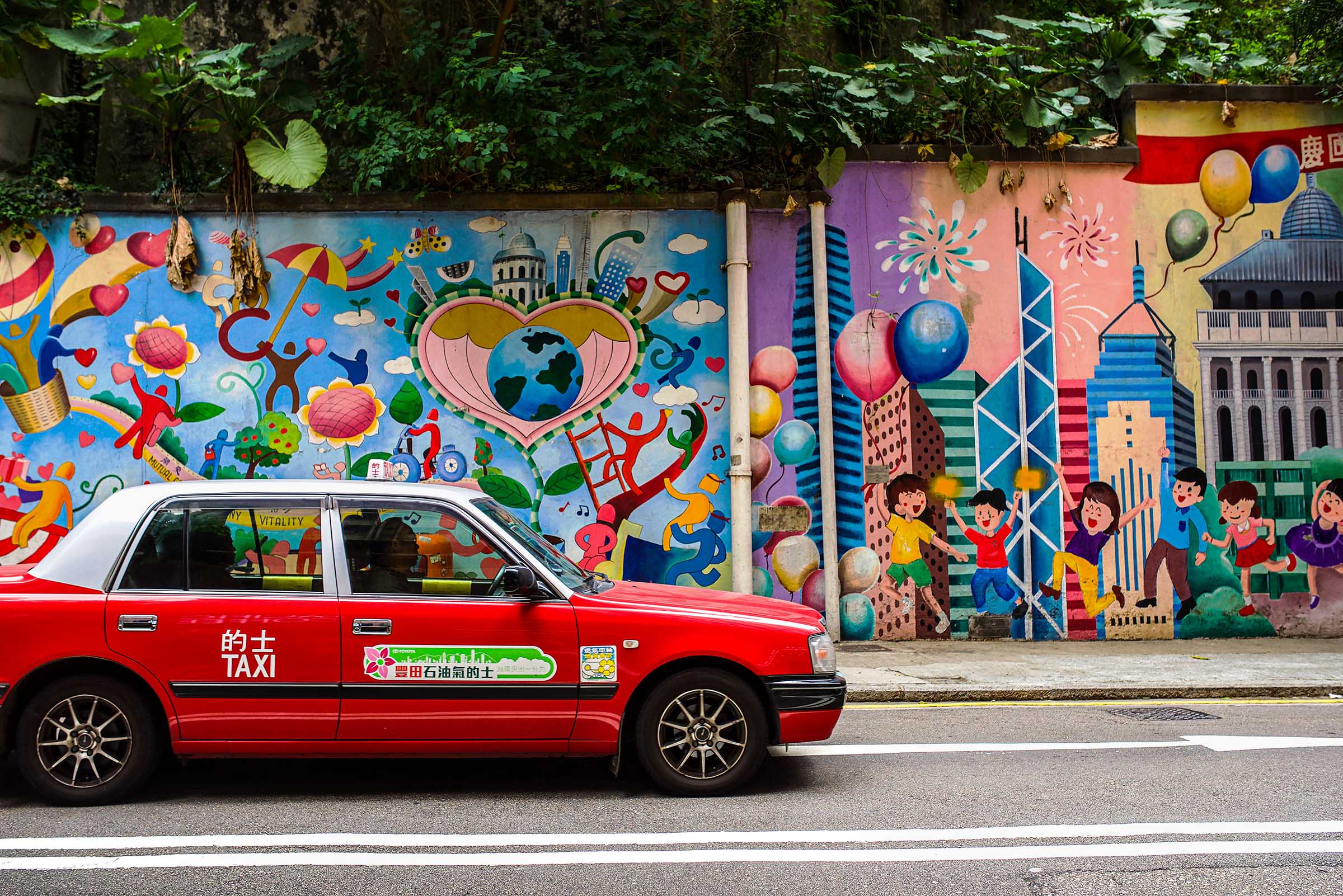 DSC_4652 HK taxi and robinson road murals gallery.jpg