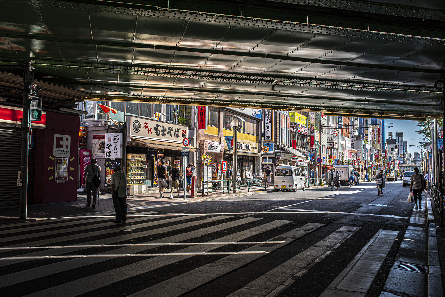 DSC_6068 tokyo shinjuki bridge color web.jpg