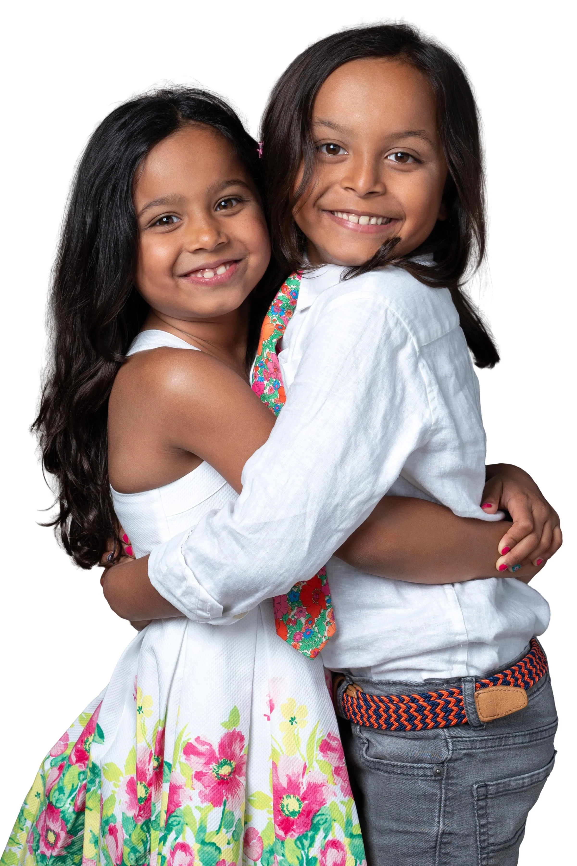 DSC_7641 sibling hugs_(2) web.jpg