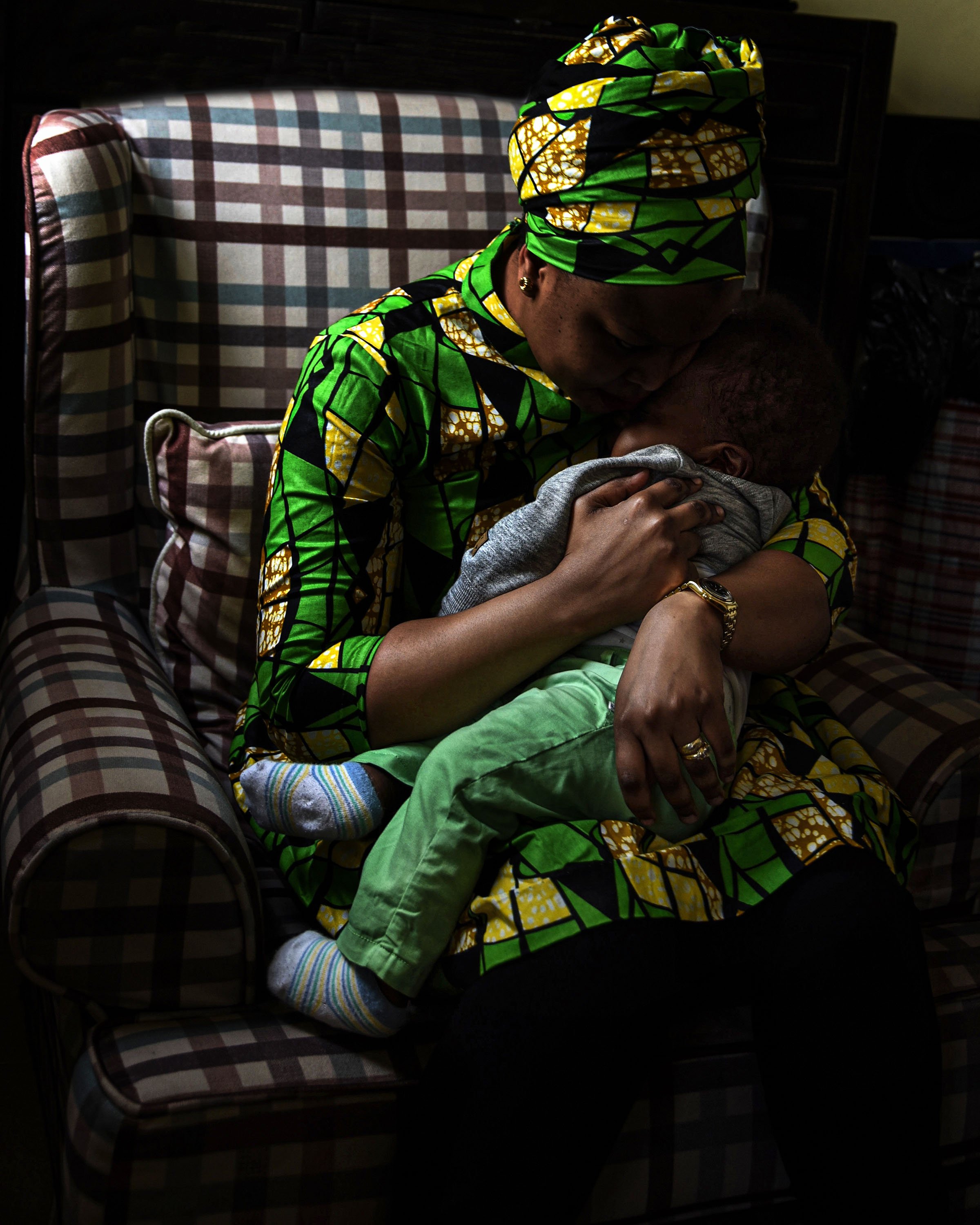 DSC_5887 mama hug baby web.jpg