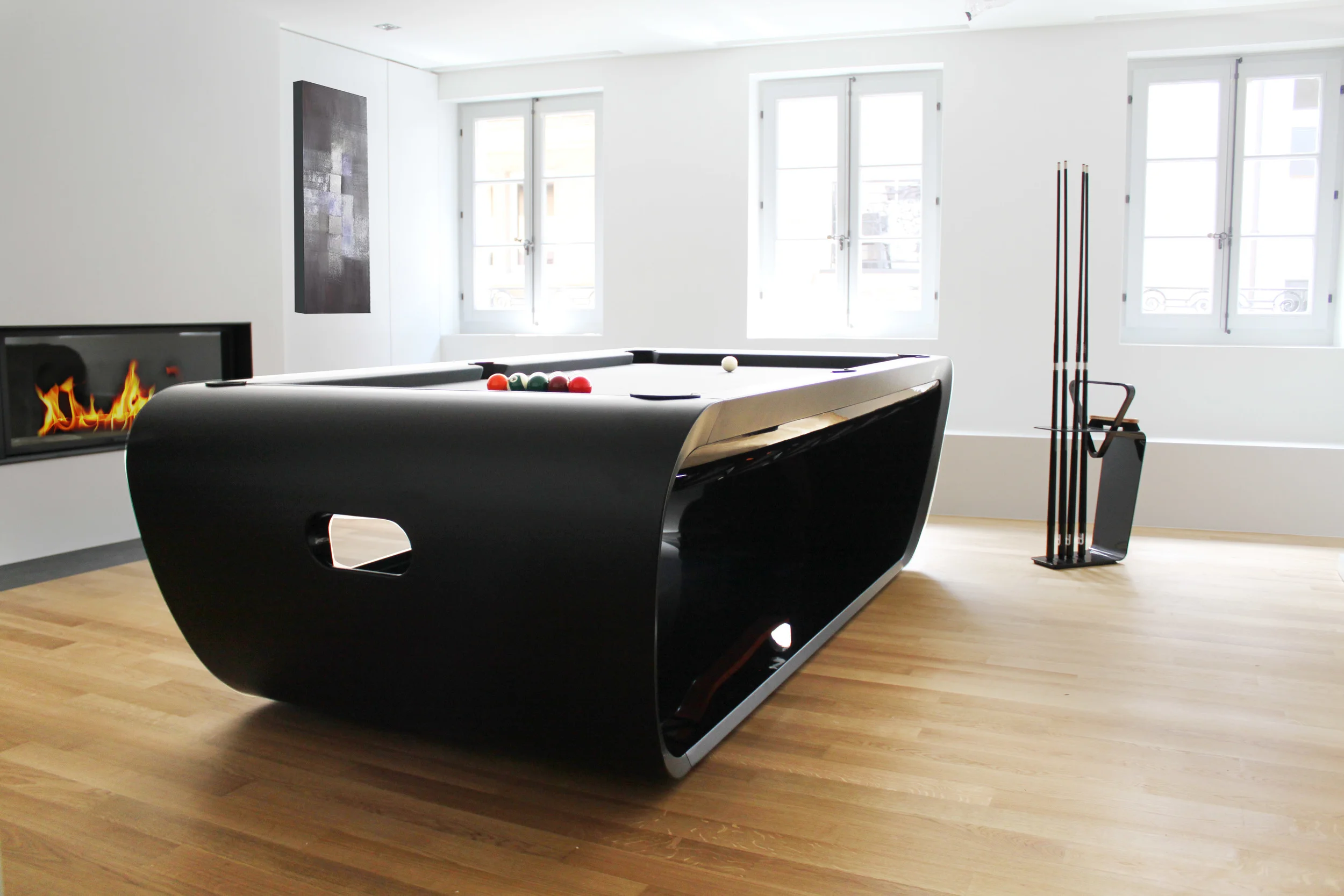 Prachtige Design uit Frankrijk, deze pooltafel is een streling voor het oog. Enkel in speelveld 210 cm x 105 cm verkrijgbaar, veel mogelijke afwerkingen.Prijs vanaf € 23.900 .