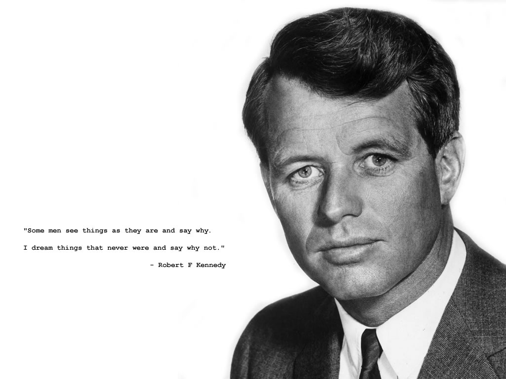 Robert Francis Kennedy (Frère du président des États-Unis John Fitzgerald Kennedy.), sr, né le 20 novembre 1925 à Boston et mort assassiné le 6 juin 1968 à Los Angeles alors qu'il briguait la présidence des états unis. 