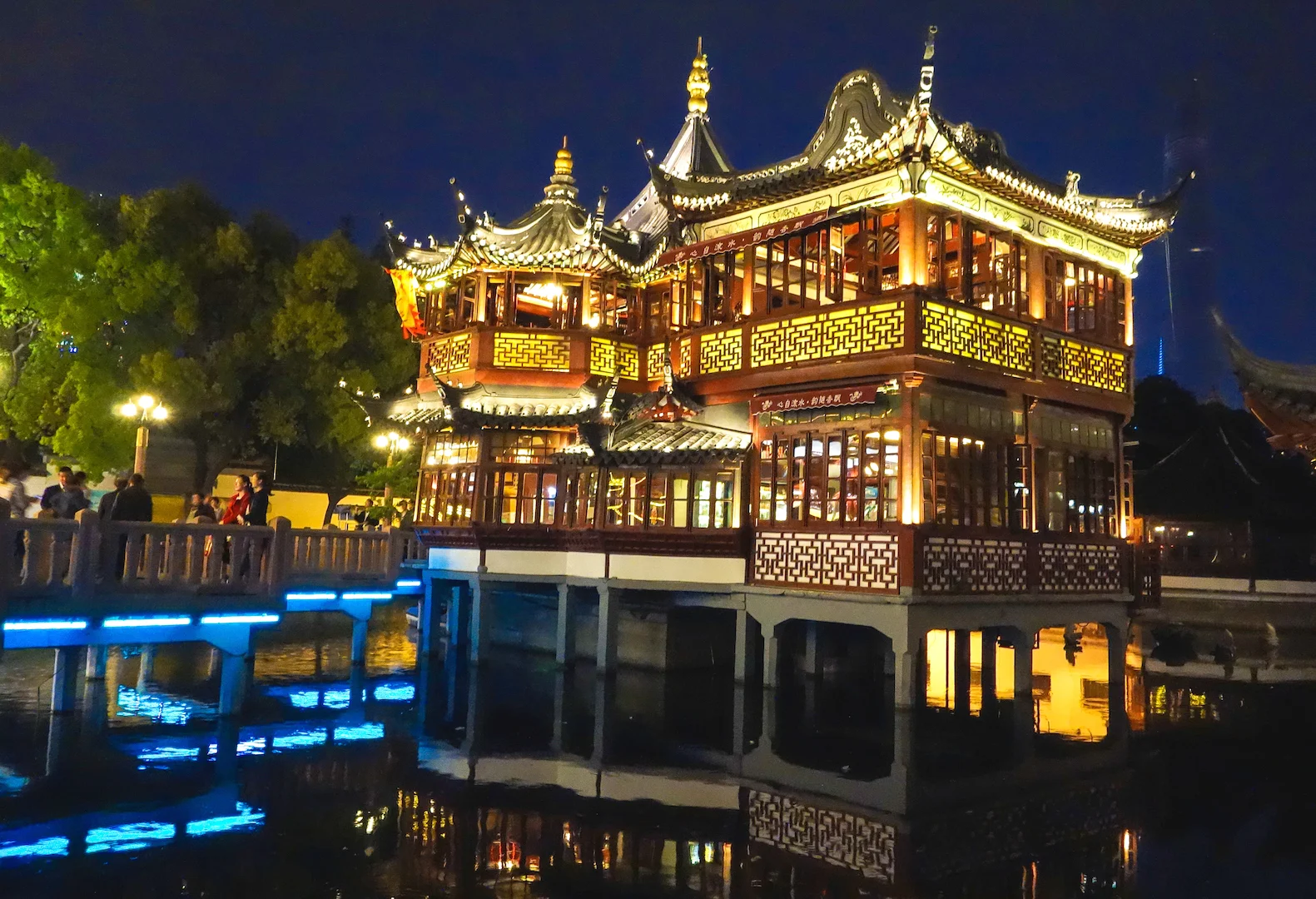 La Maison du Thé - Shanghai by night - Sony RX100 - By Éric Courcy