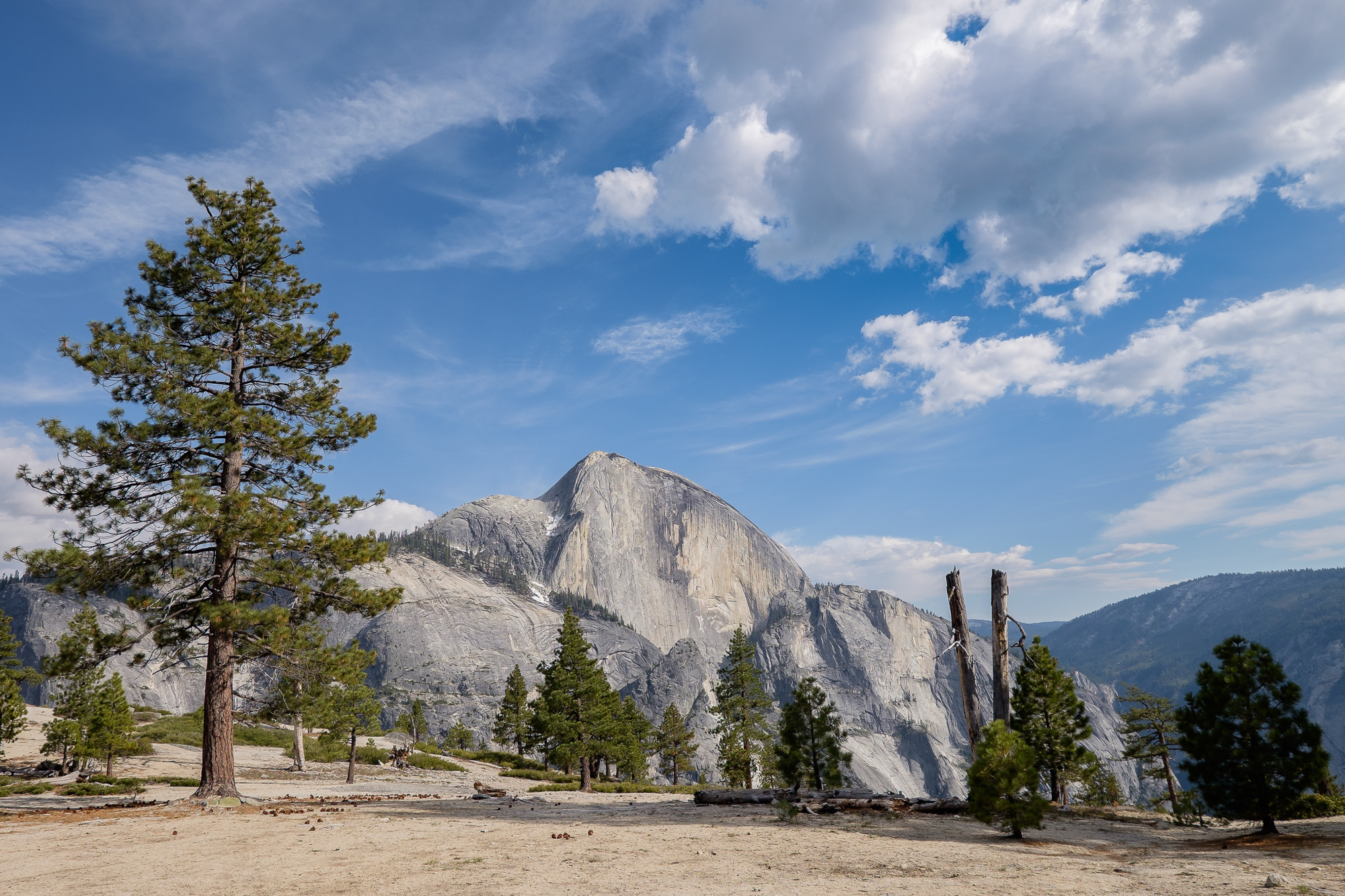 Au loin, Half Dome qui nous accompagnera durant les 3 jours de randonnée