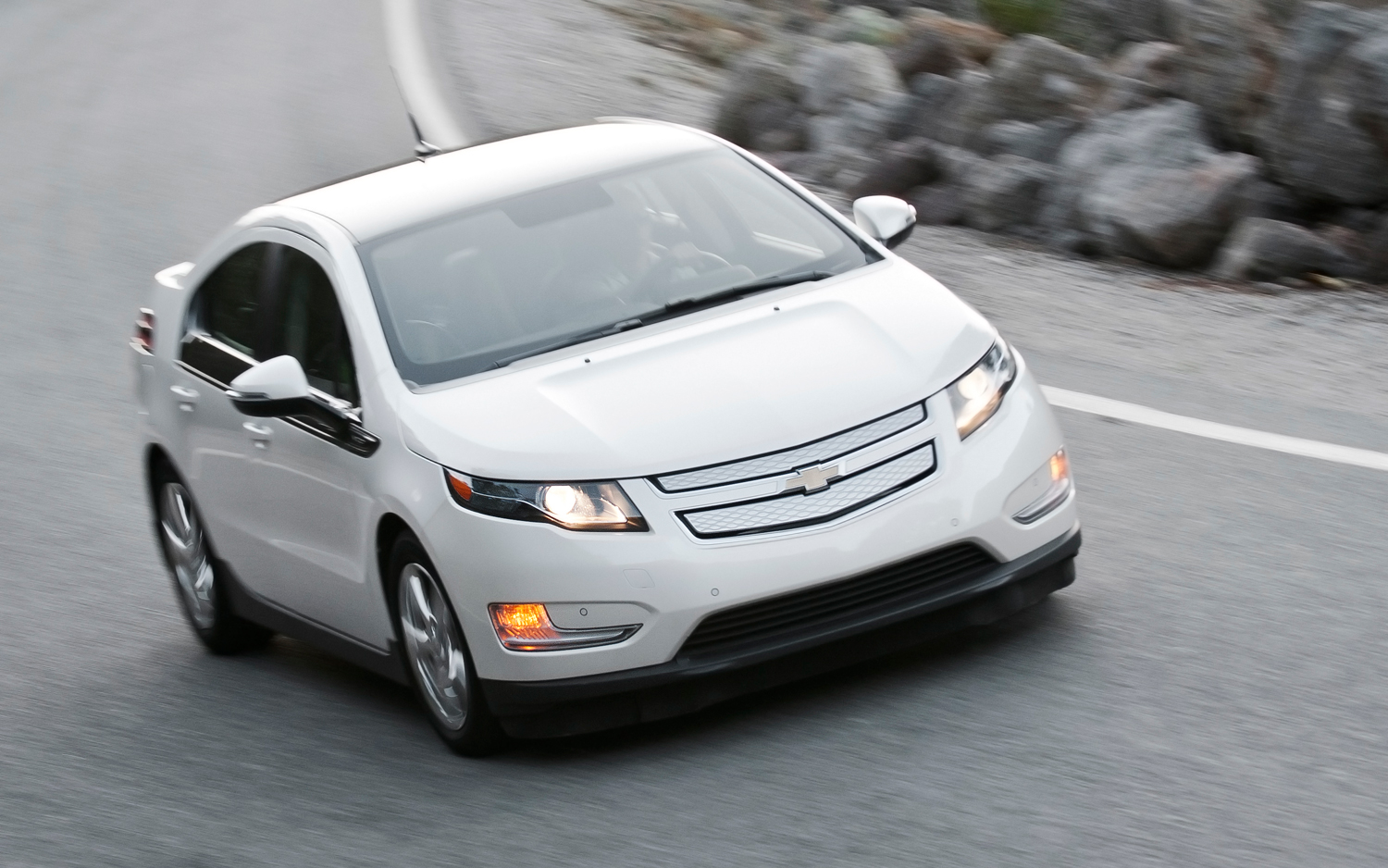 La Chevrolet Volt, un véhicule électrique avec un prolongateur d'autonomie (petit moteur essence).