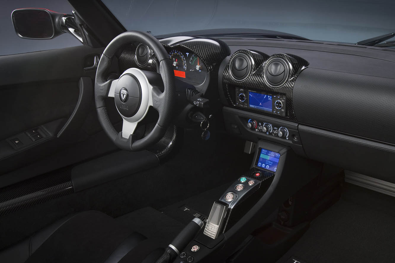L'intérieur de la Tesla Roadster est beaucoup plus simple que celui de la Model S