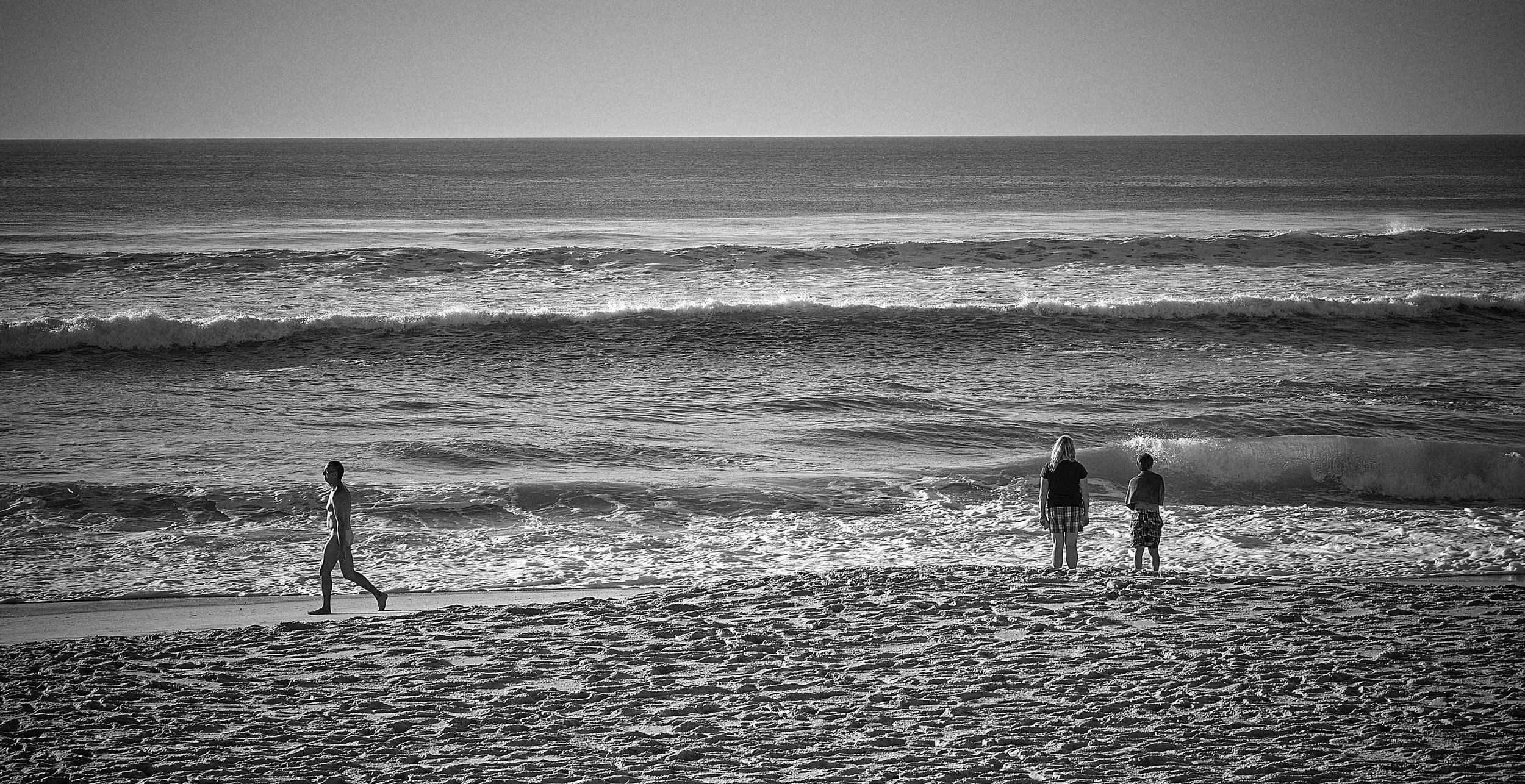 Rigueur des attitudes et du graphisme 😜😝😋 Plage du Cap-Ferret Leica ©Thierry Lothon 2014 Sur mon Flickr