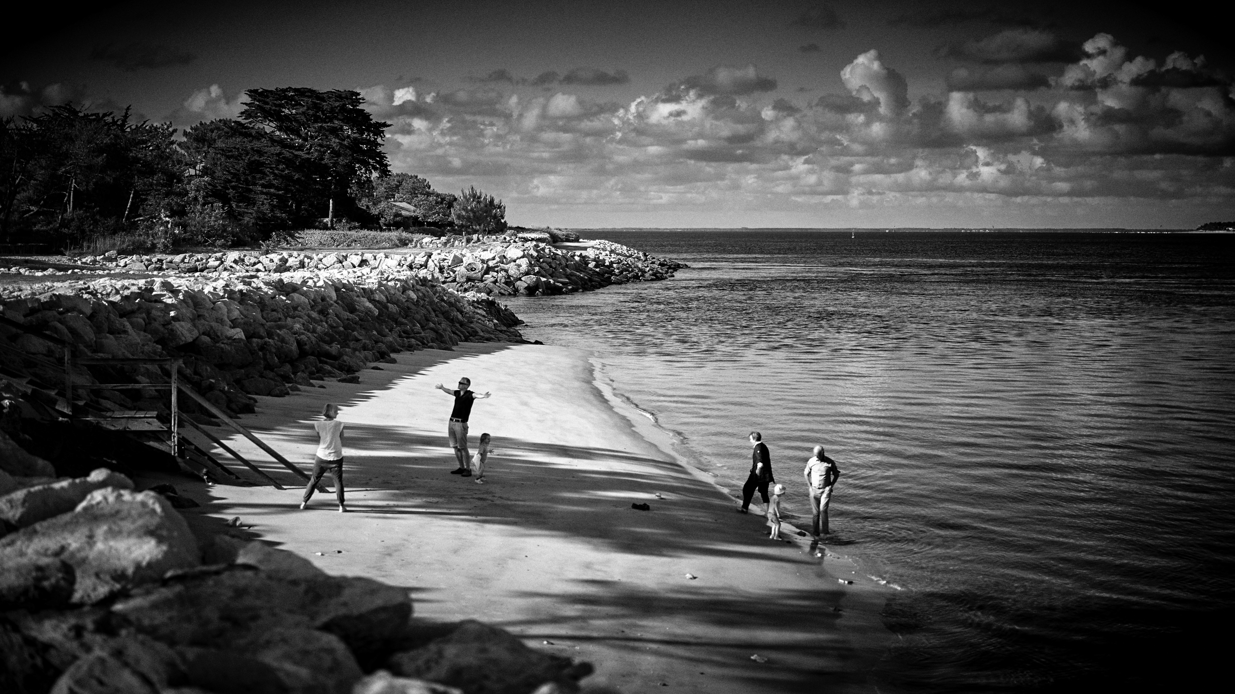 Plan photo d’une scène exprimant le bonheur d’être ensemble … #ElleEstPasBelleLavie #ChezHortense #CapFerret #C1Pro #PhaseOne